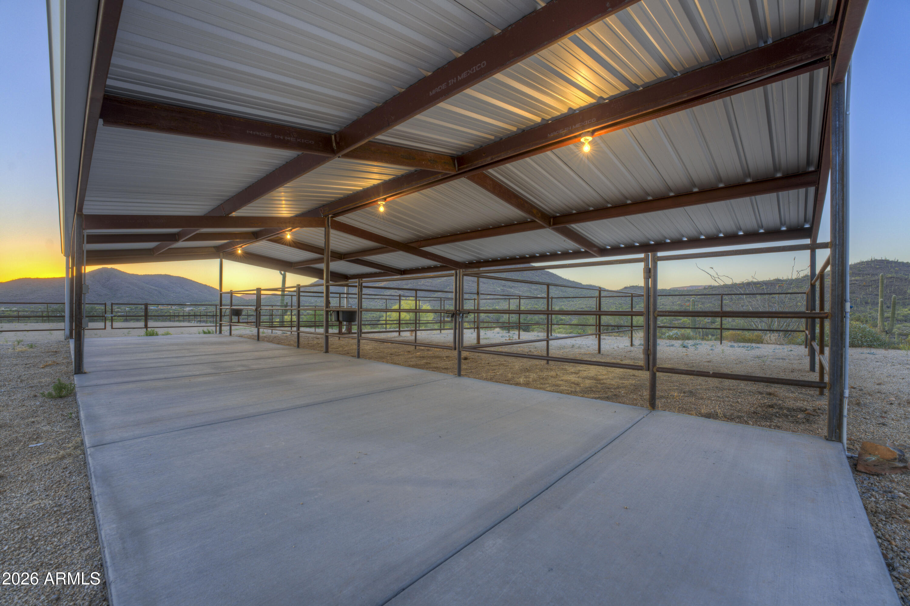 Cave Creek horse property - Residential