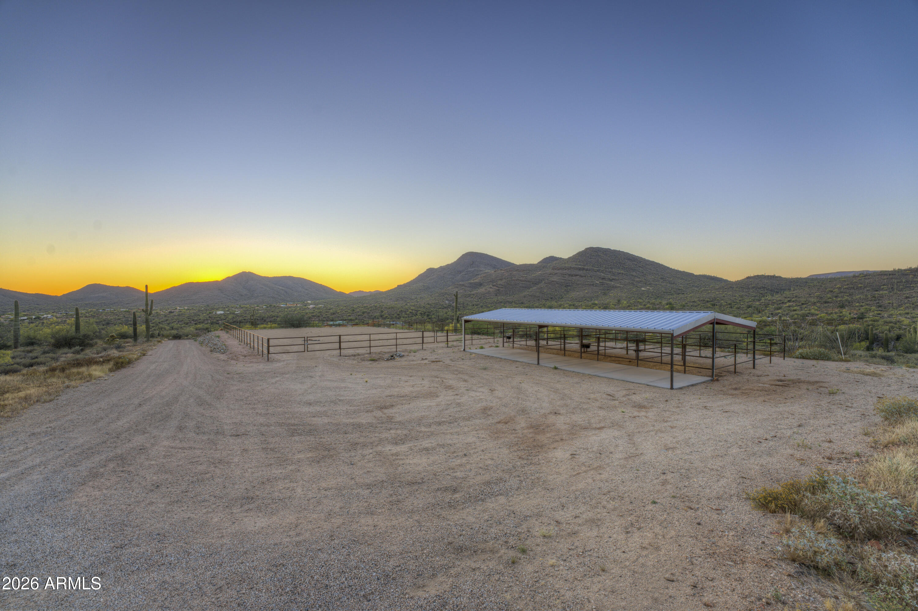 Cave Creek horse property - Residential
