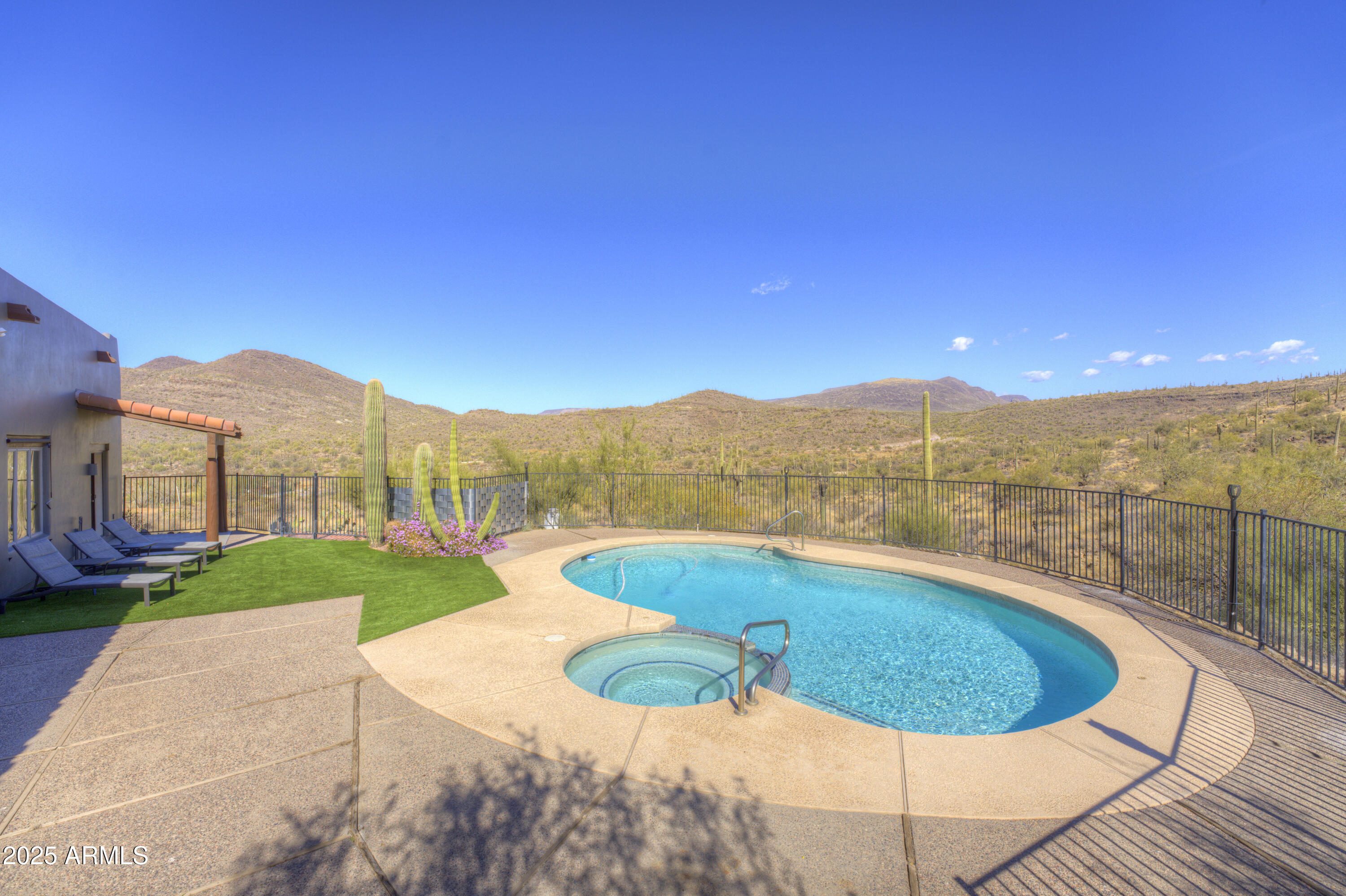 Cave Creek horse property - Residential