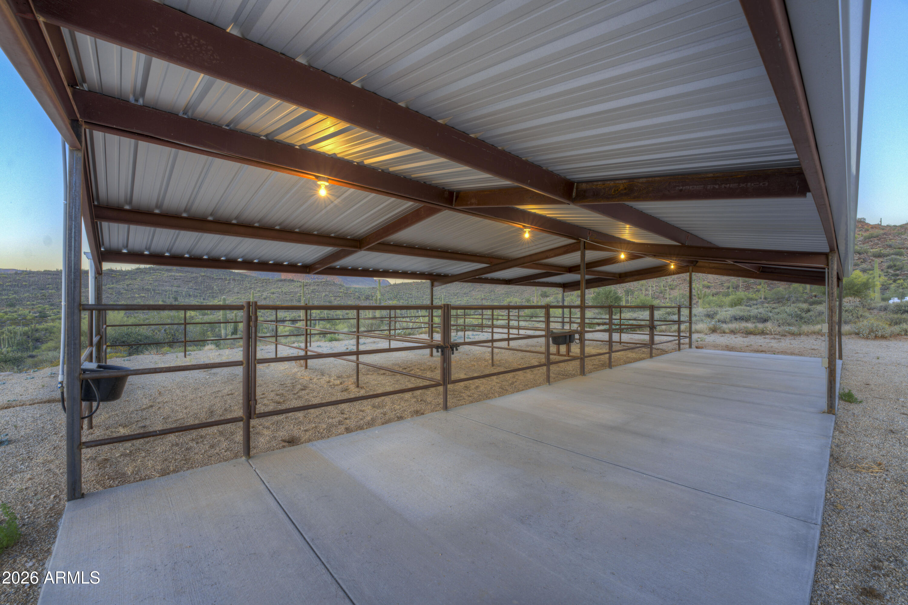 Cave Creek horse property - Residential