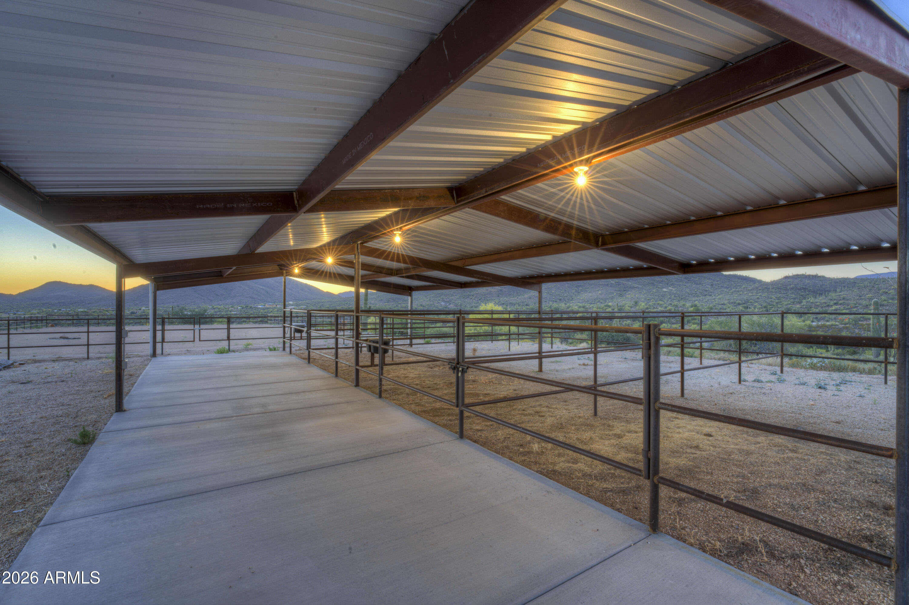 Cave Creek horse property - Residential