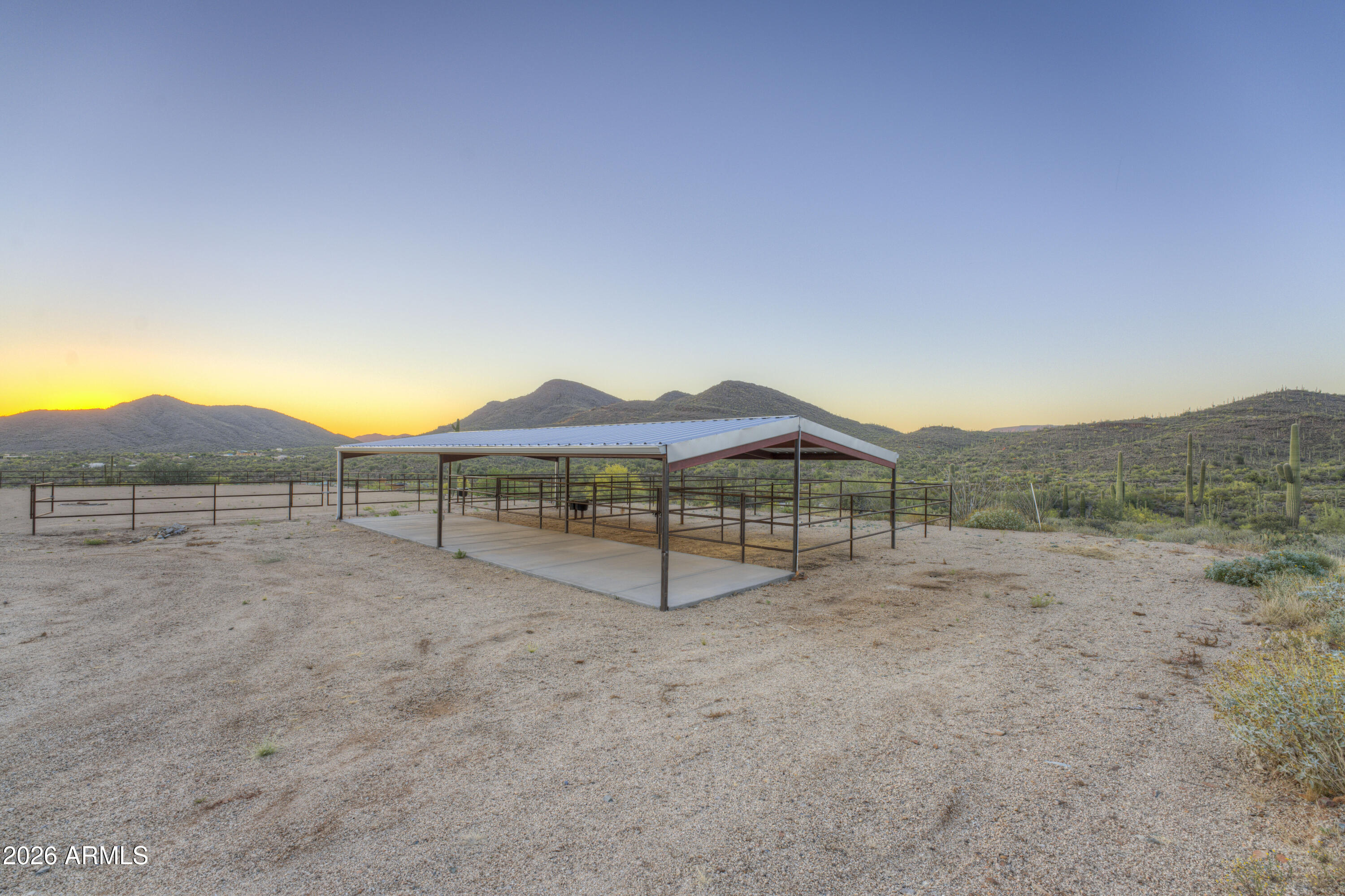 Cave Creek horse property - Residential