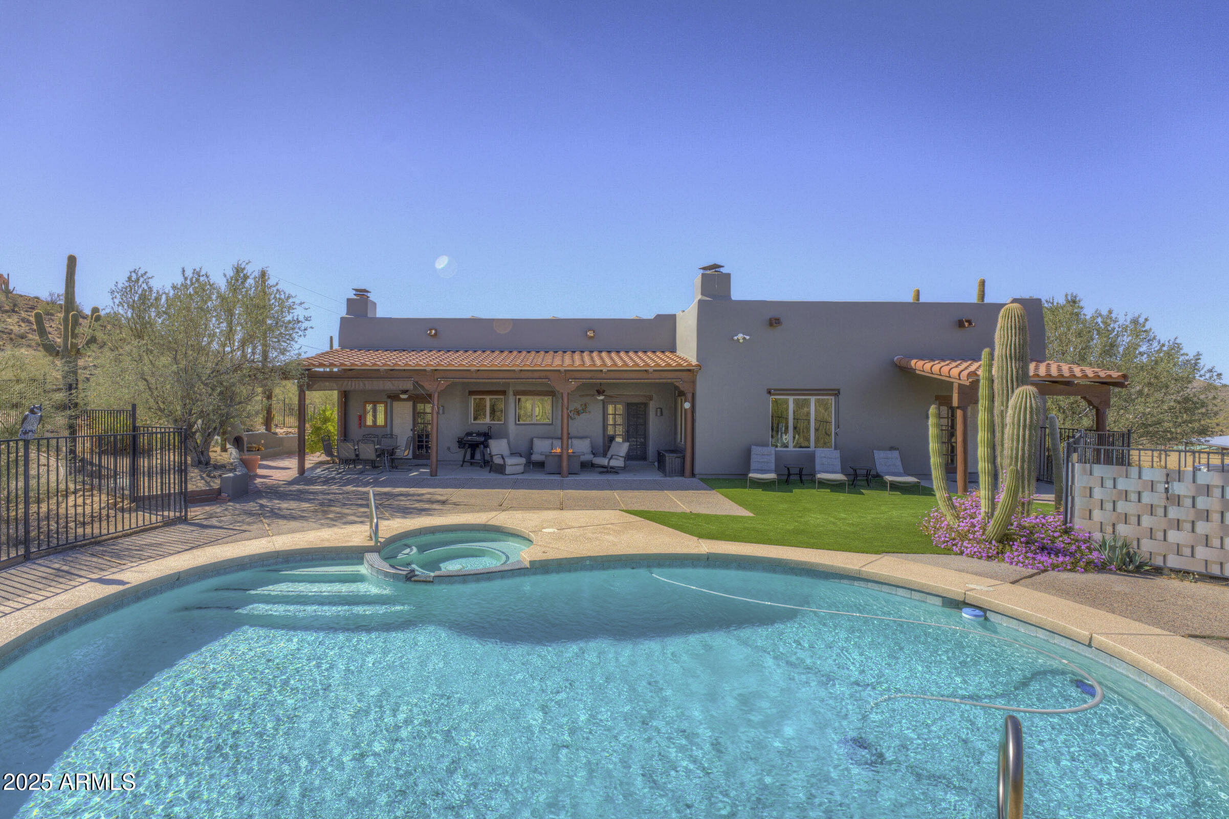 Cave Creek horse property - Residential