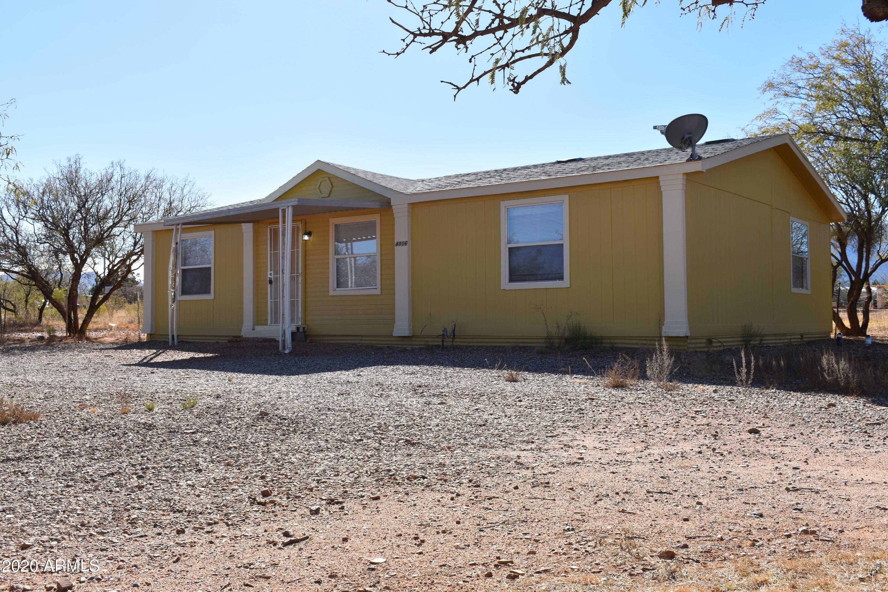 This cute 3 bedroom 2 bath home is located just minutes from all the Sierra Vista amenities. 
The home has recently received new interior and exterior paint, new carpet and new blinds. Call today for your private showing before this home is GONE!