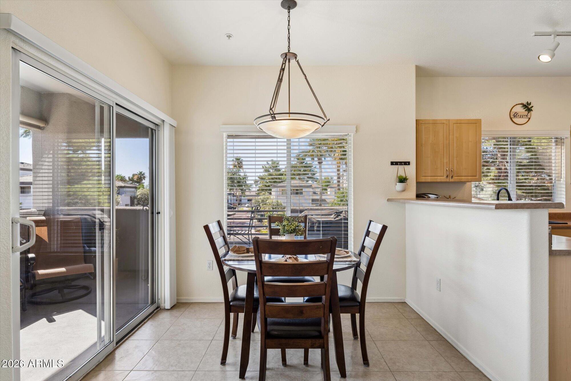 FAIRWAYS AT ARROWHEAD CONDOMINIUMS REPLAT AMD - Residential