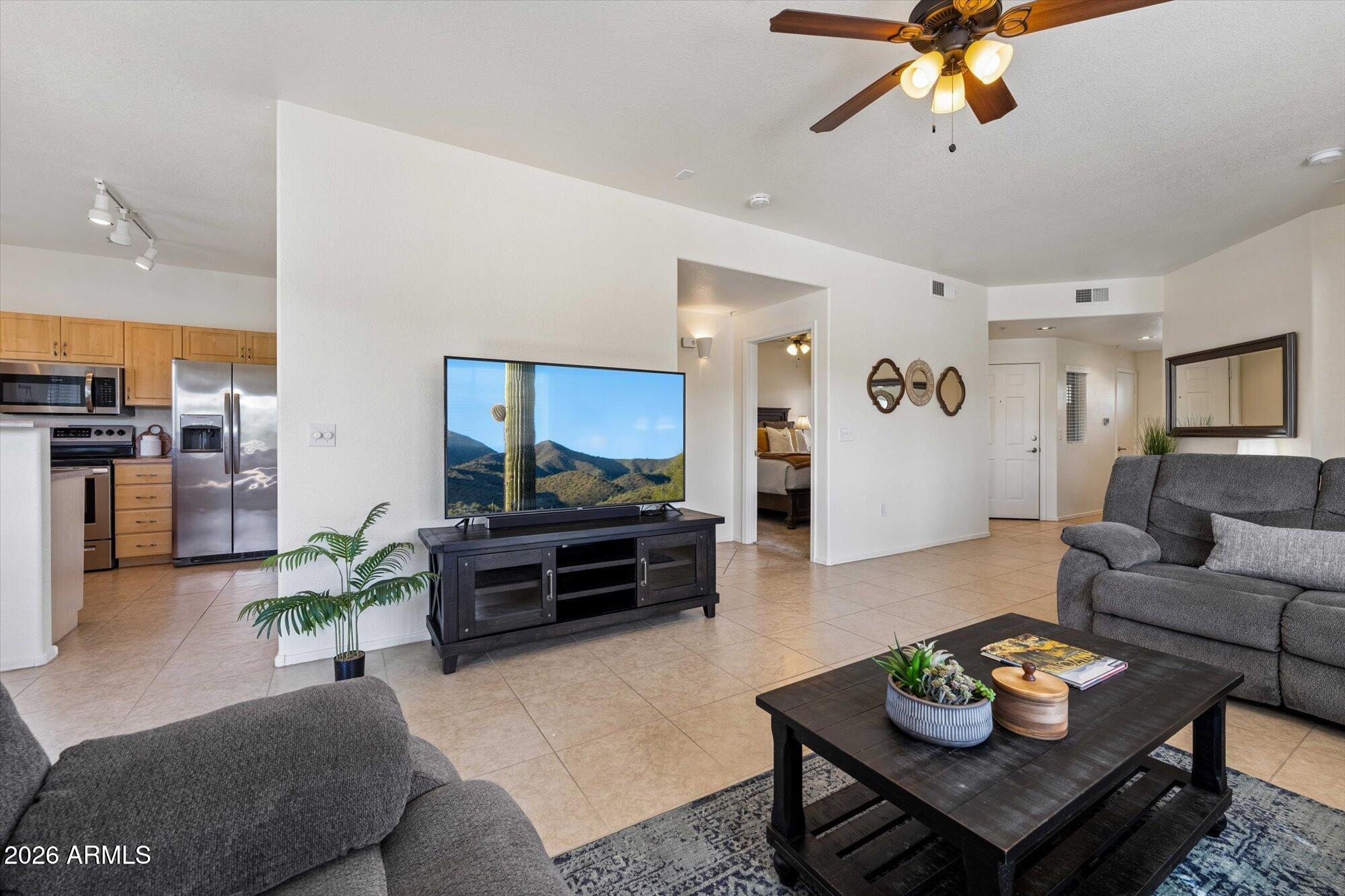 FAIRWAYS AT ARROWHEAD CONDOMINIUMS REPLAT AMD - Residential