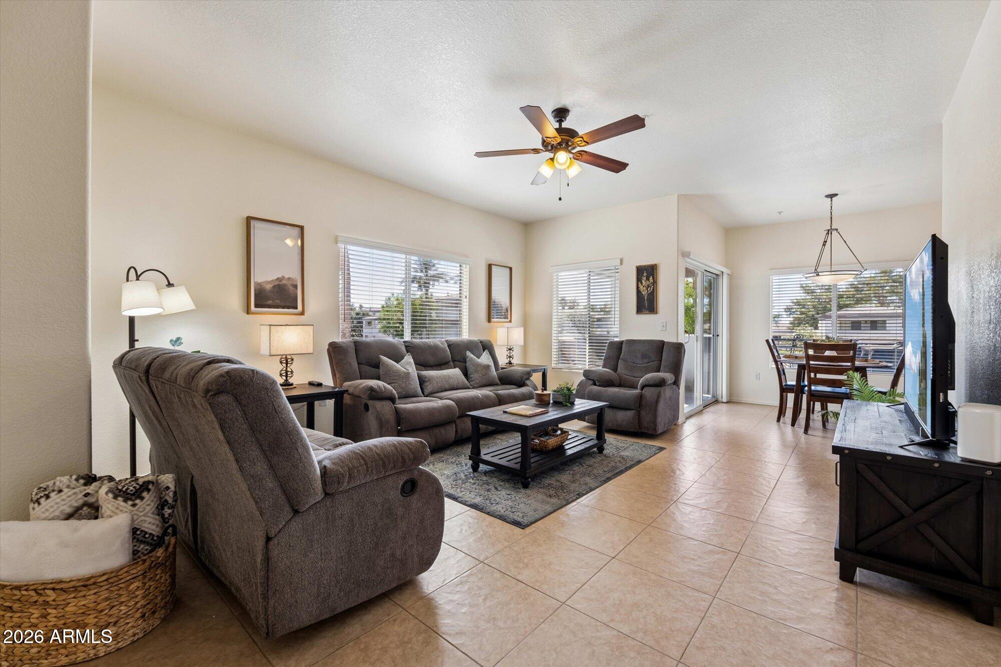 FAIRWAYS AT ARROWHEAD CONDOMINIUMS REPLAT AMD - Residential
