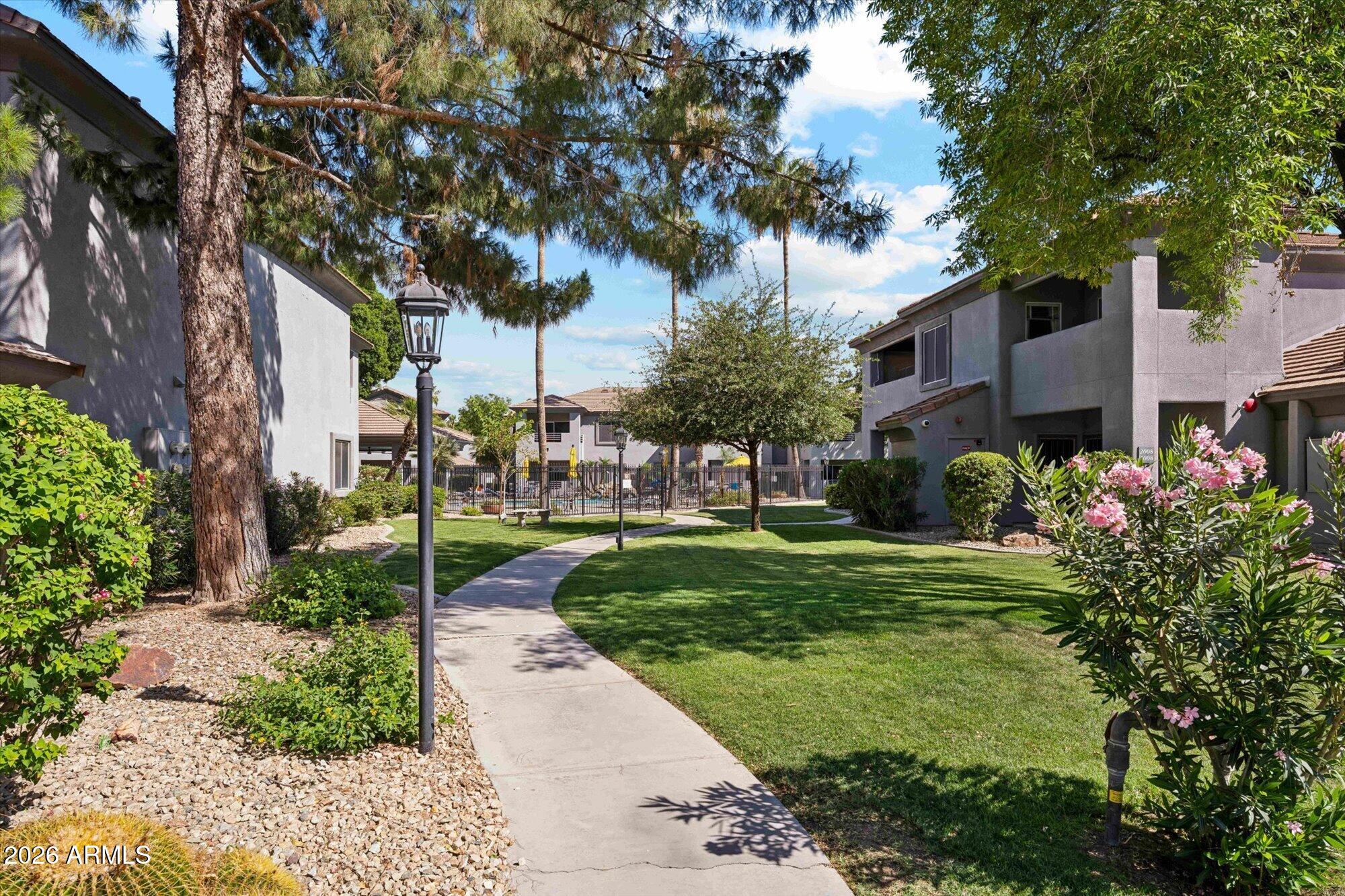FAIRWAYS AT ARROWHEAD CONDOMINIUMS REPLAT AMD - Residential