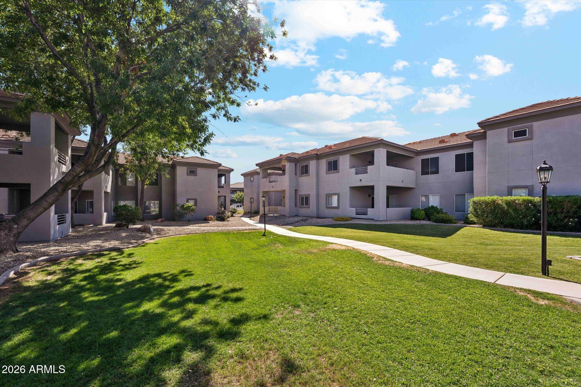 FAIRWAYS AT ARROWHEAD CONDOMINIUMS REPLAT AMD - Residential