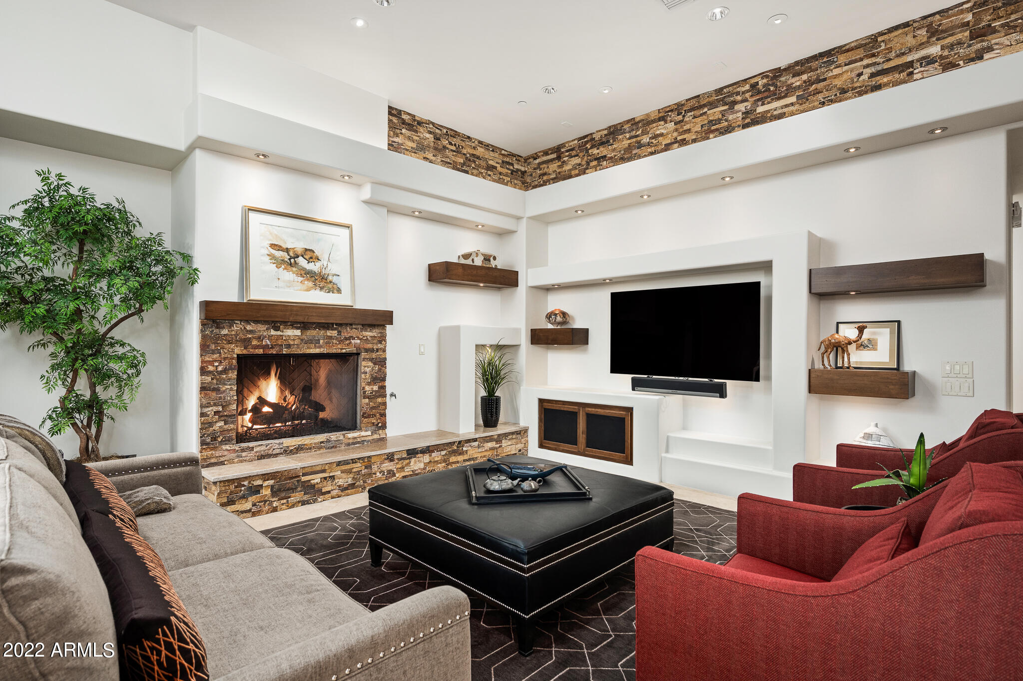 PINNACLE PEAK PLACE - Residential