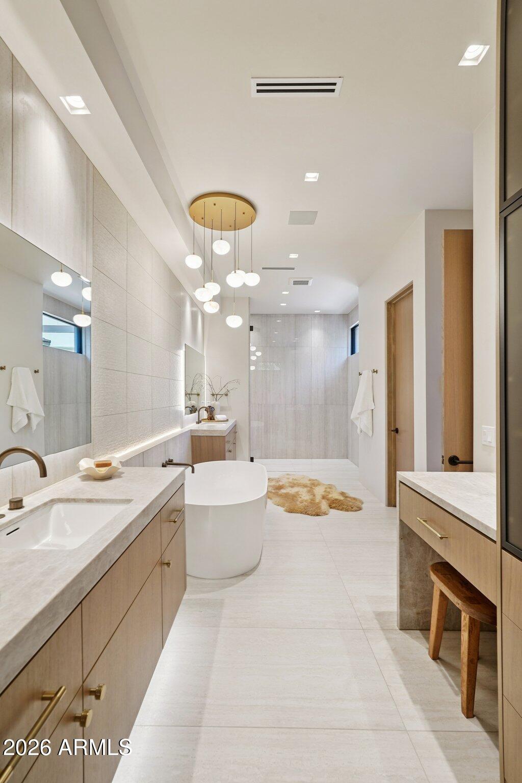 ECHO CANYON - Residential