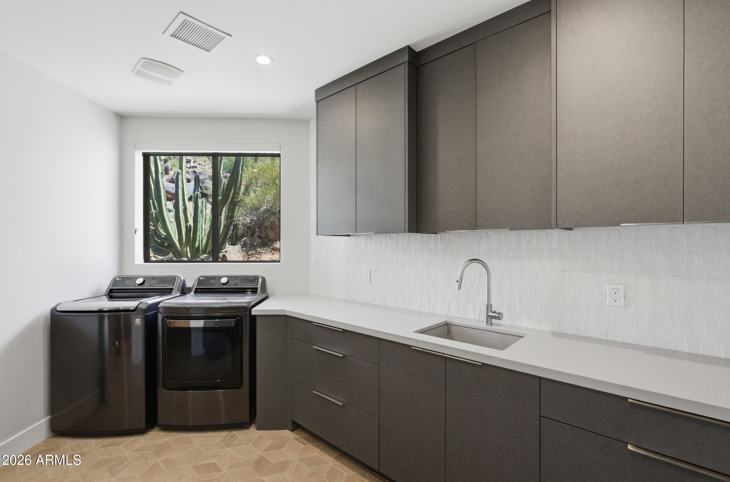 LAS BRISAS AMD - Residential