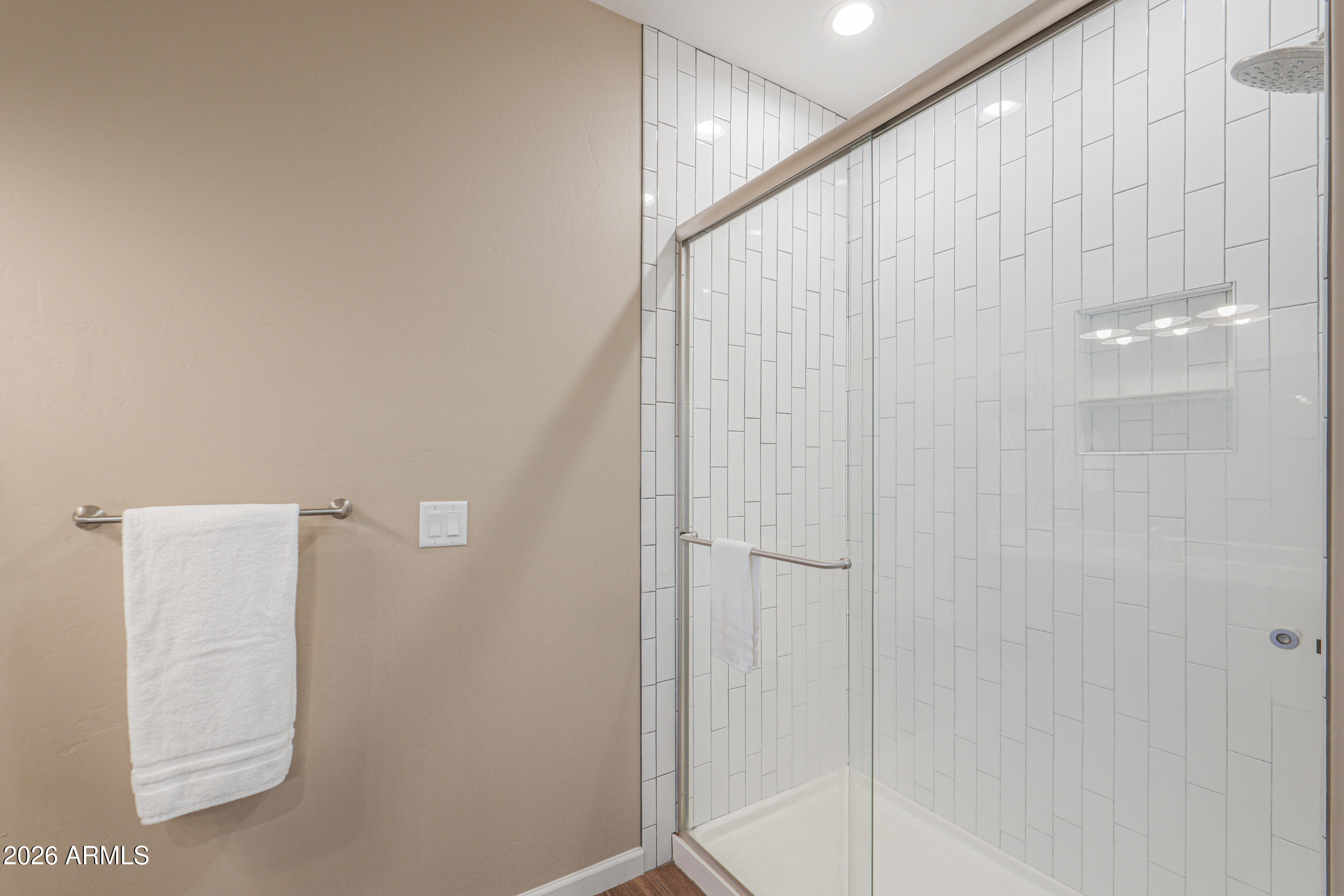COM @ THE W4 COR OF SEC 25-01N-08E TH N-330.94 TH - Residential