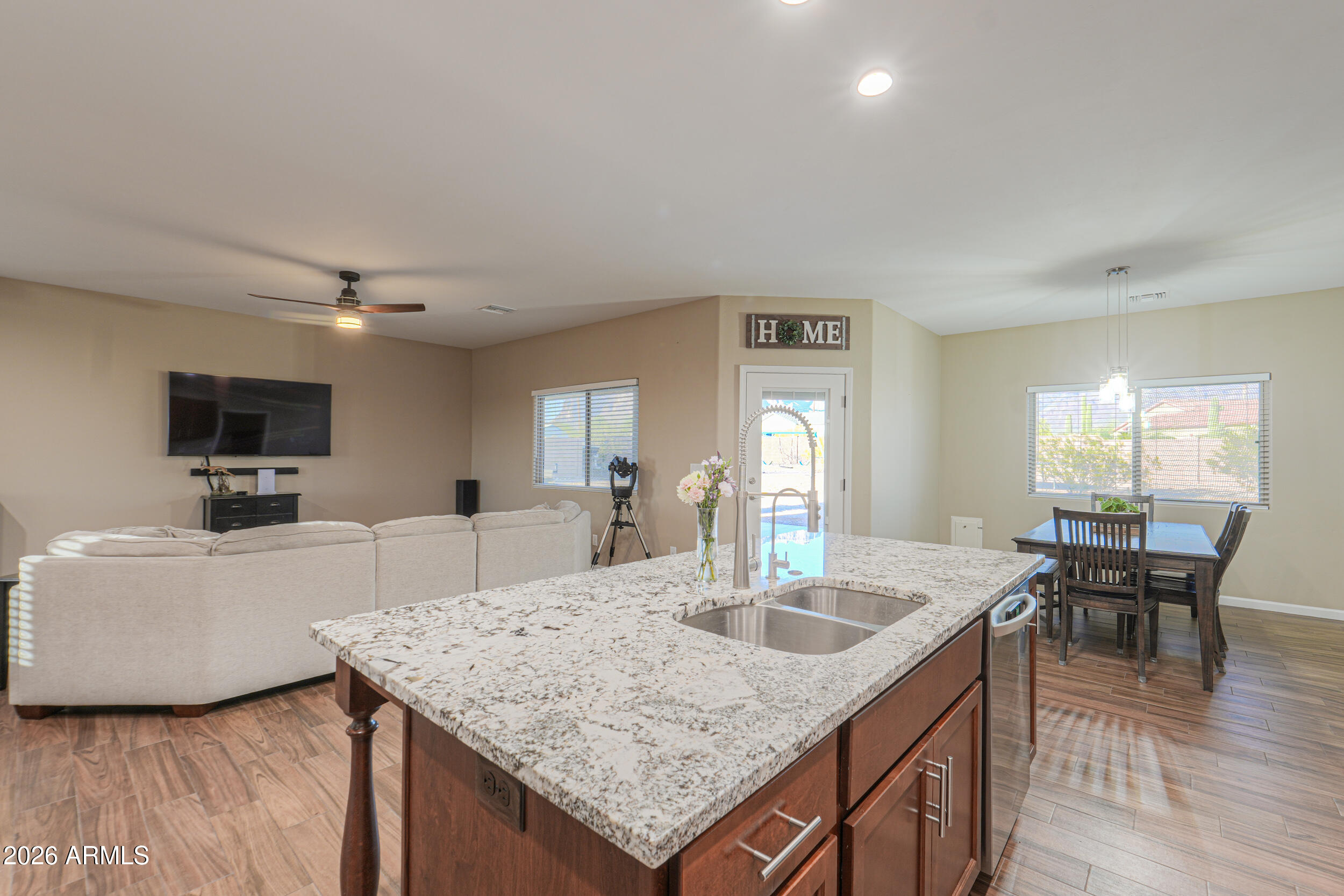 COM @ THE W4 COR OF SEC 25-01N-08E TH N-330.94 TH - Residential