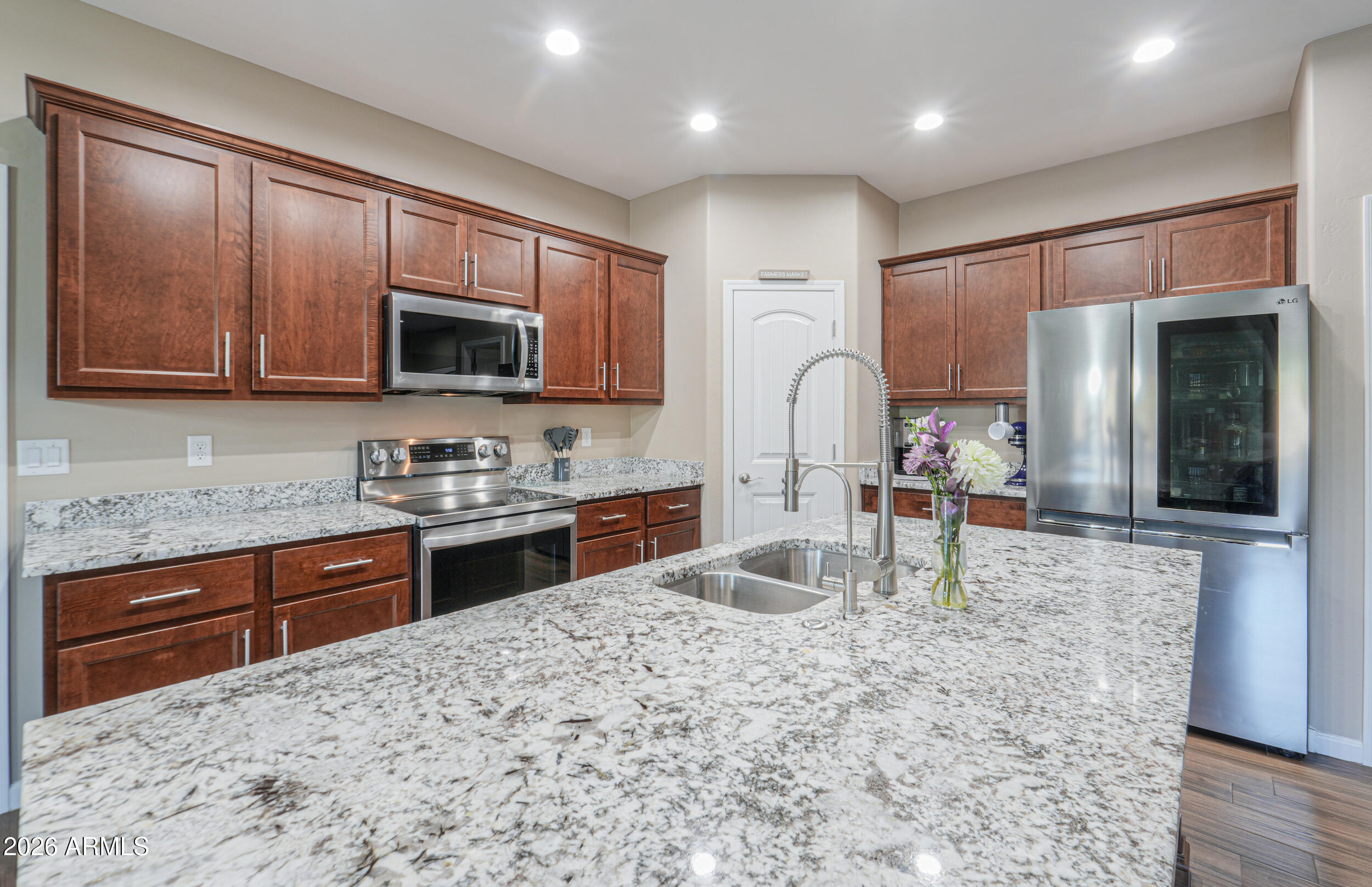 COM @ THE W4 COR OF SEC 25-01N-08E TH N-330.94 TH - Residential