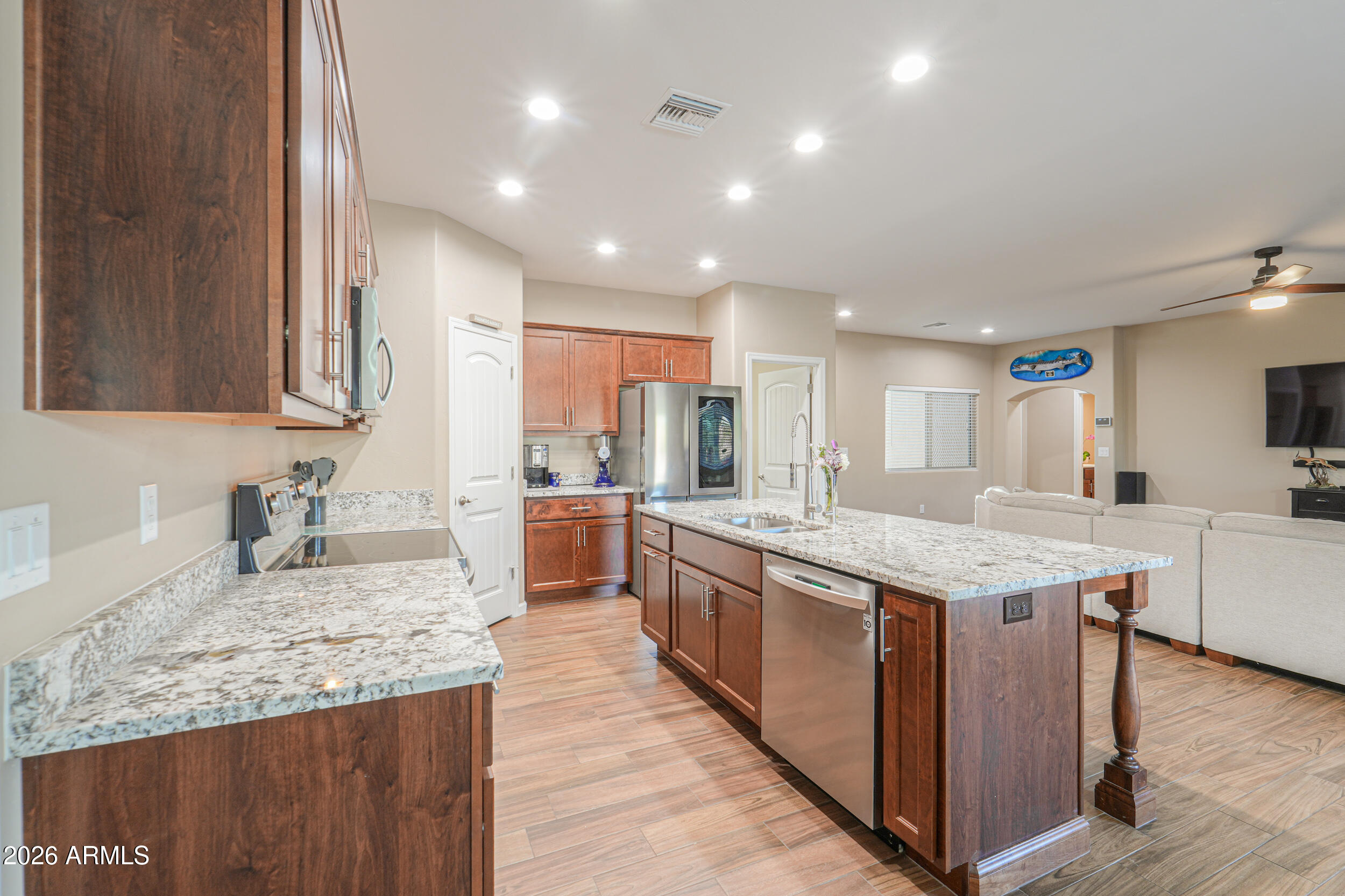 COM @ THE W4 COR OF SEC 25-01N-08E TH N-330.94 TH - Residential