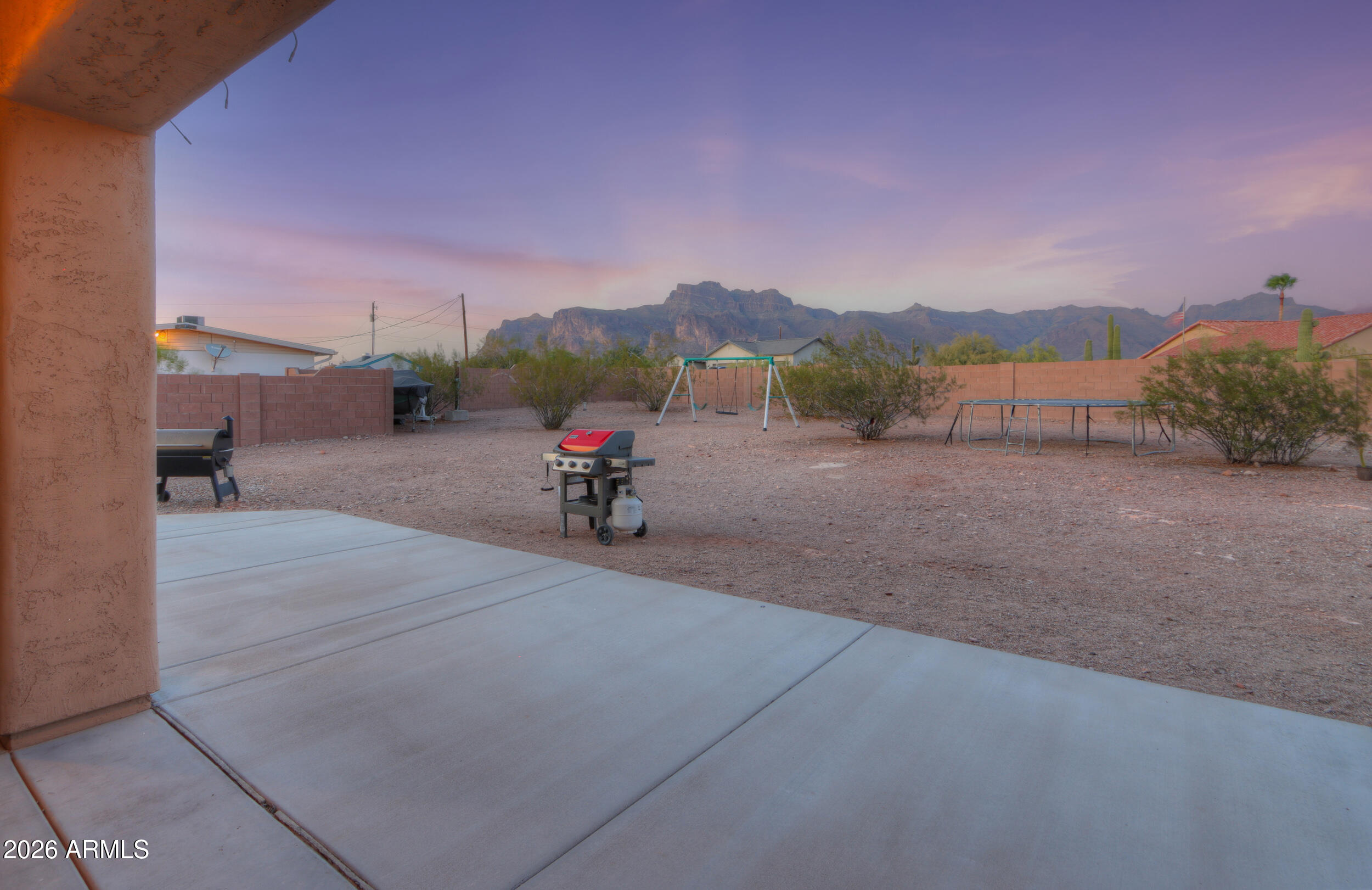 COM @ THE W4 COR OF SEC 25-01N-08E TH N-330.94 TH - Residential