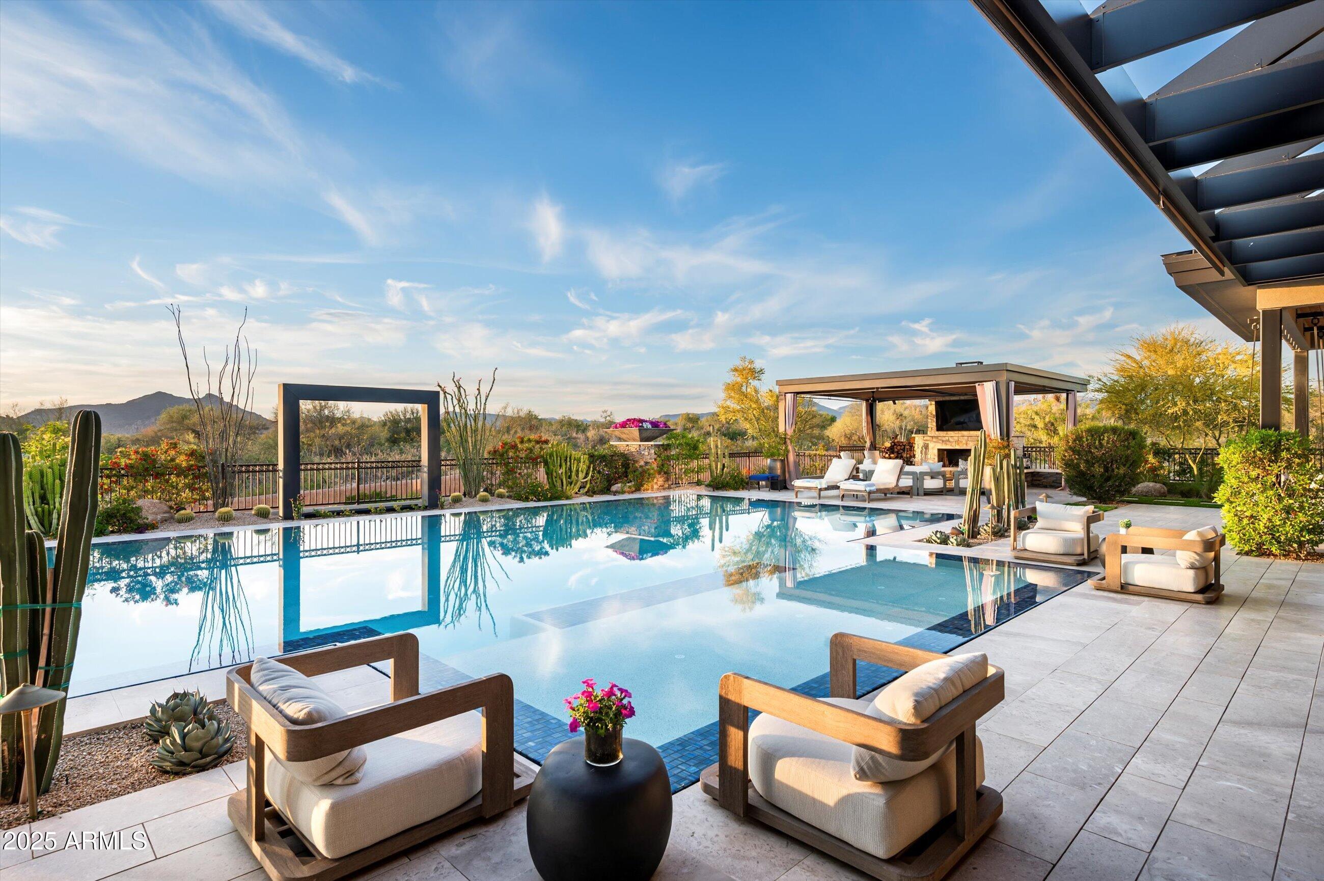 WHISPER ROCK - Residential