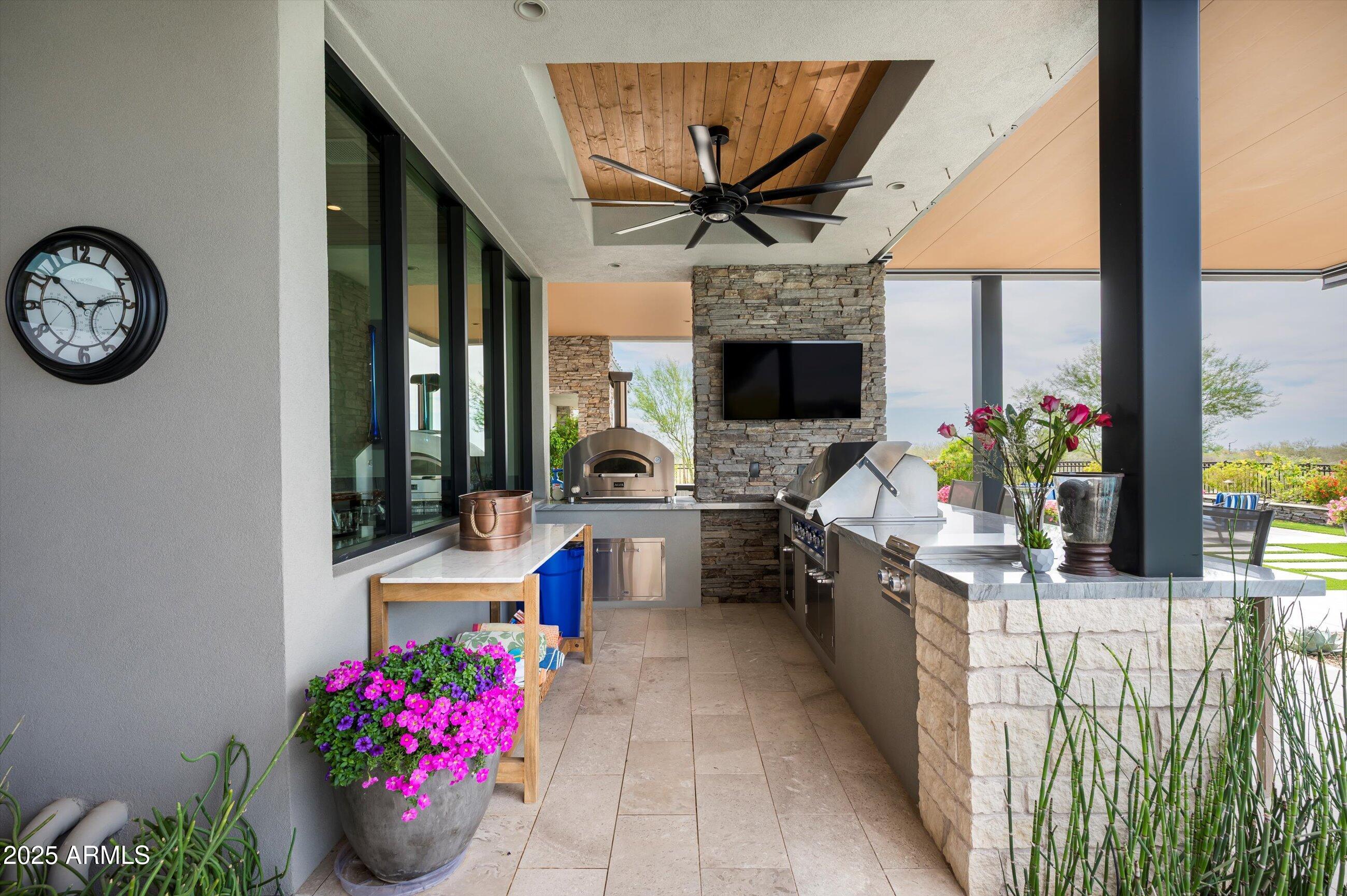 WHISPER ROCK - Residential