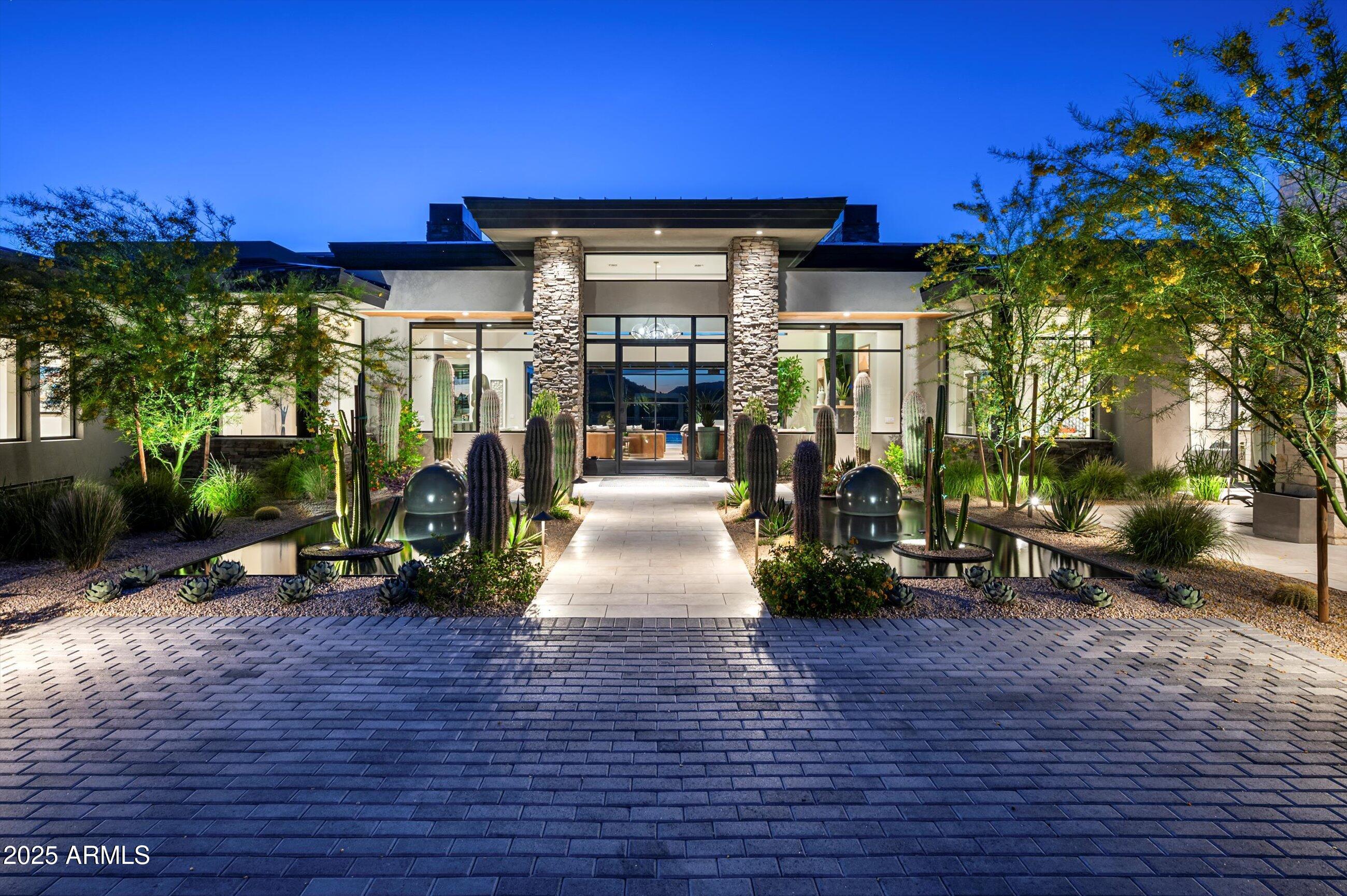 WHISPER ROCK - Residential