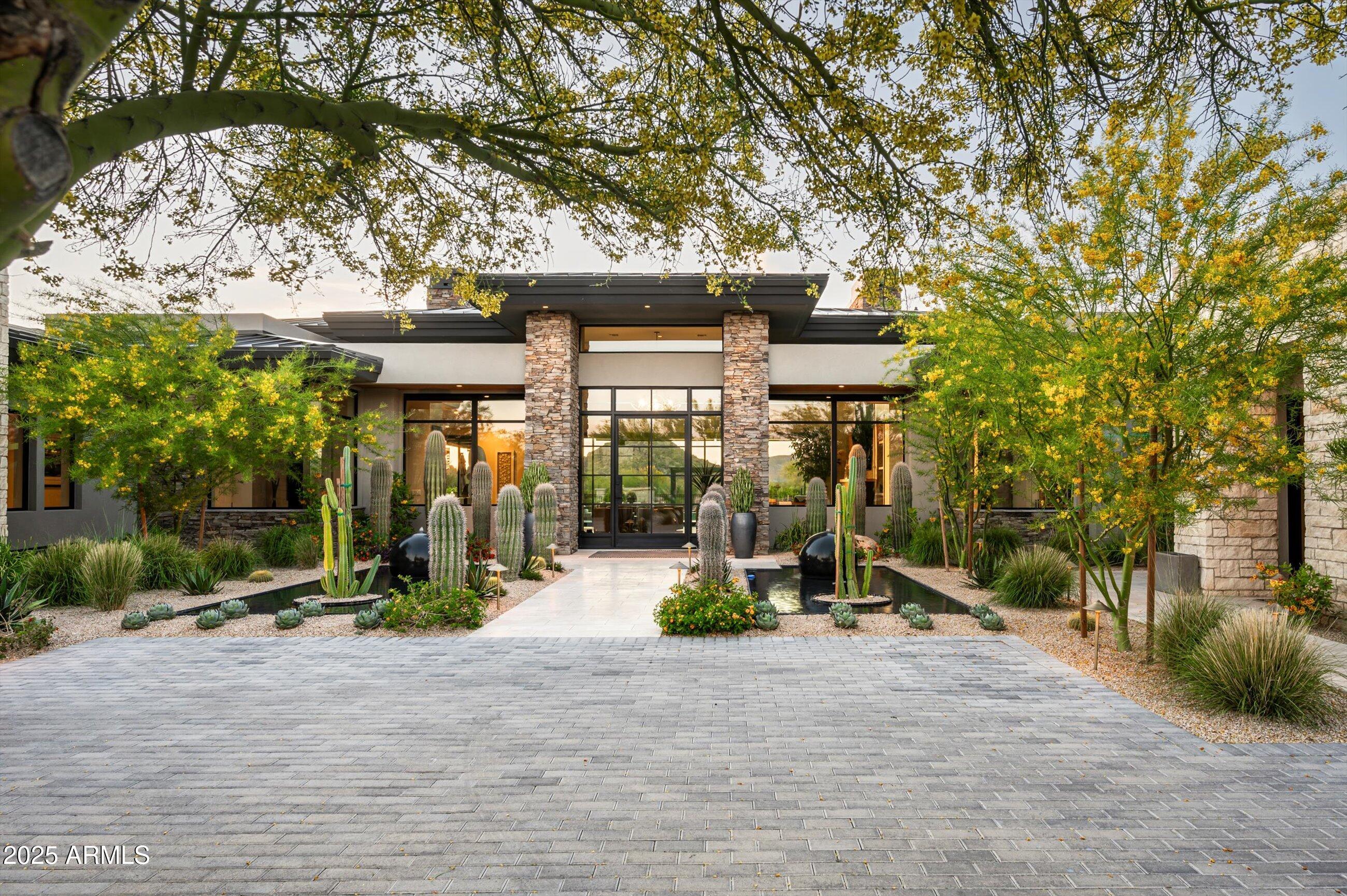 WHISPER ROCK - Residential