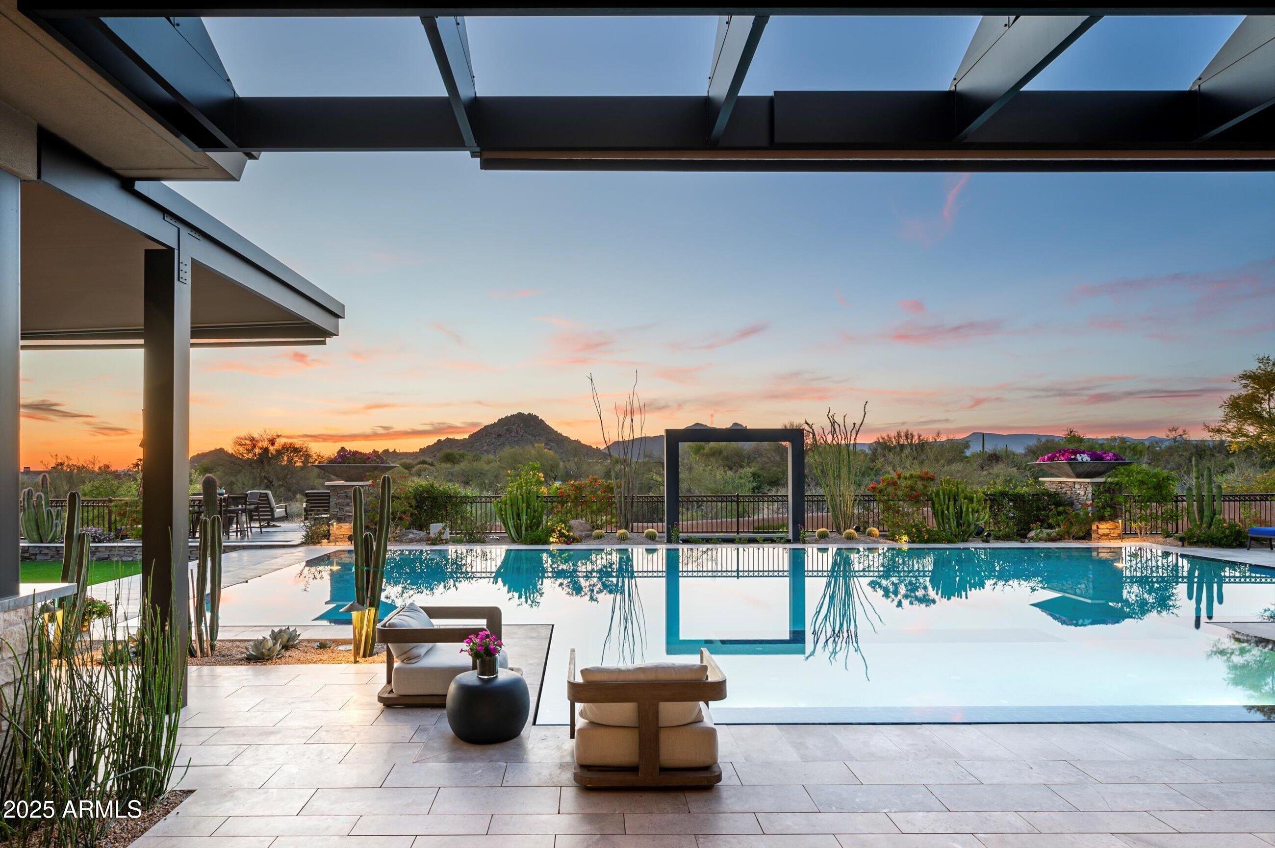 WHISPER ROCK - Residential