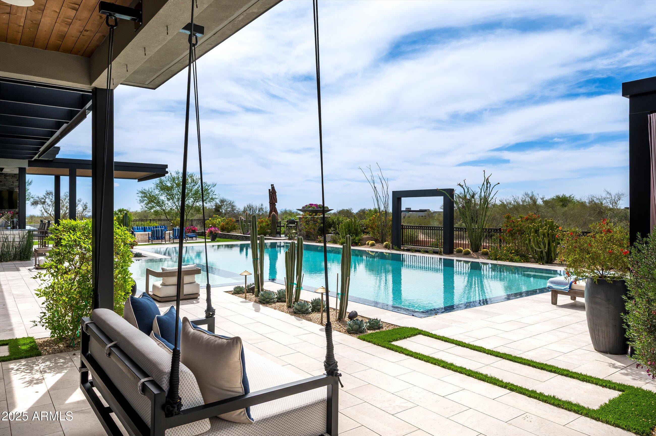 WHISPER ROCK - Residential