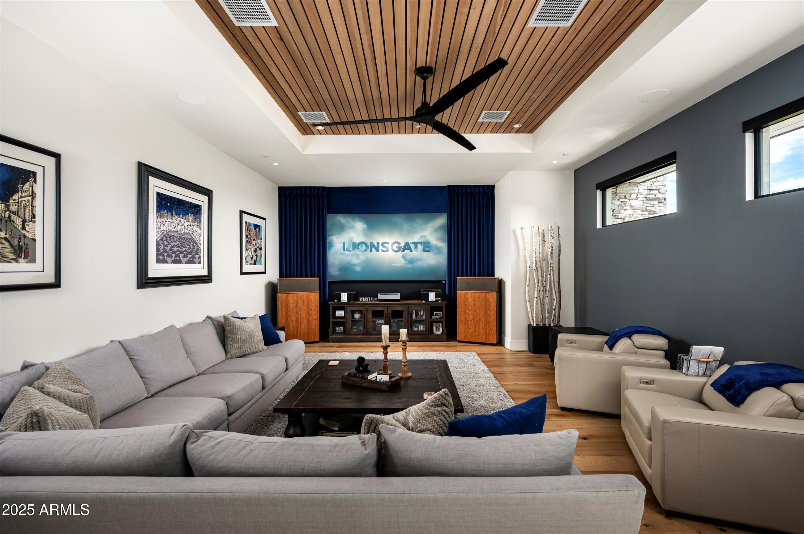 WHISPER ROCK - Residential