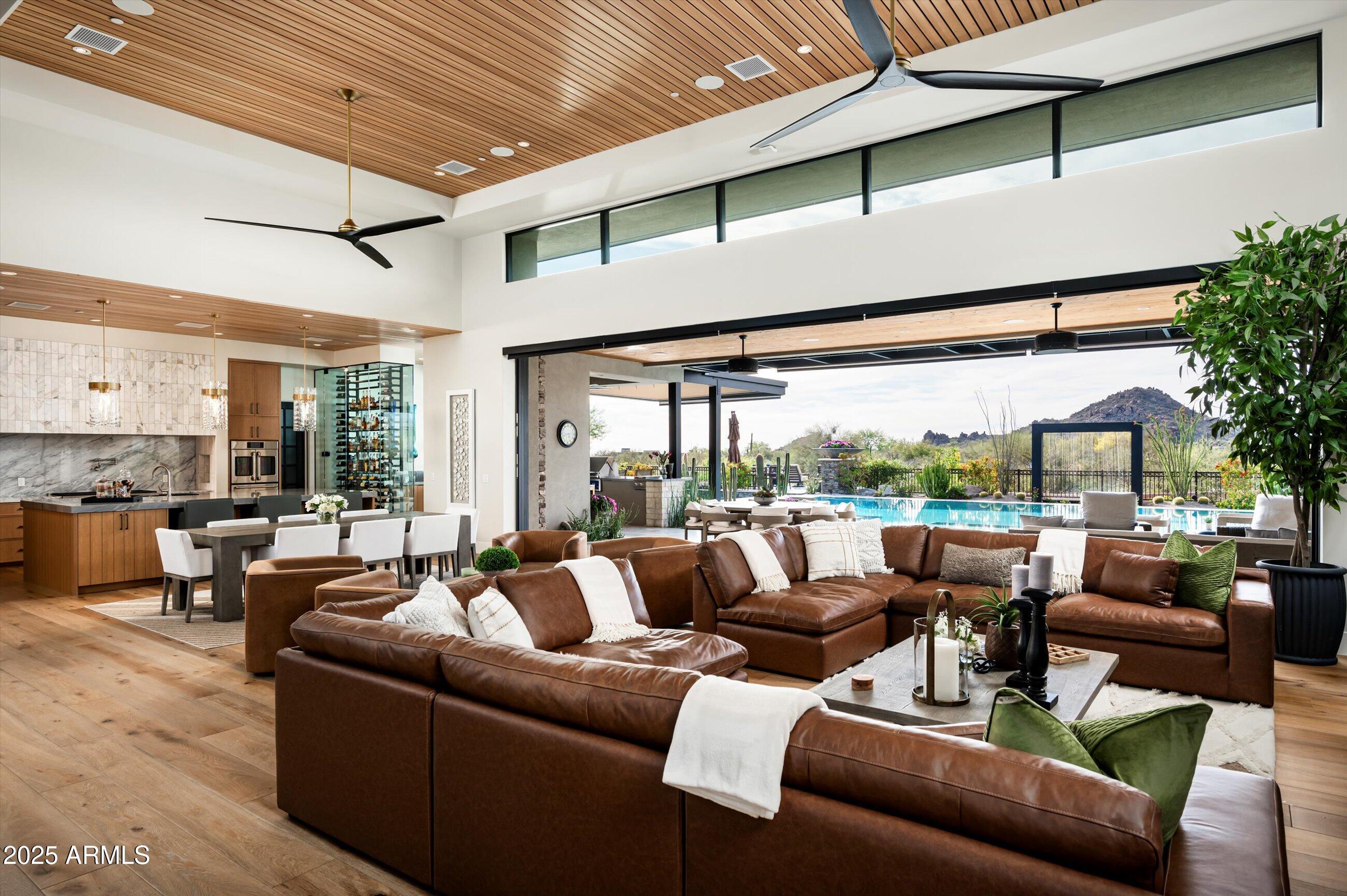 WHISPER ROCK - Residential