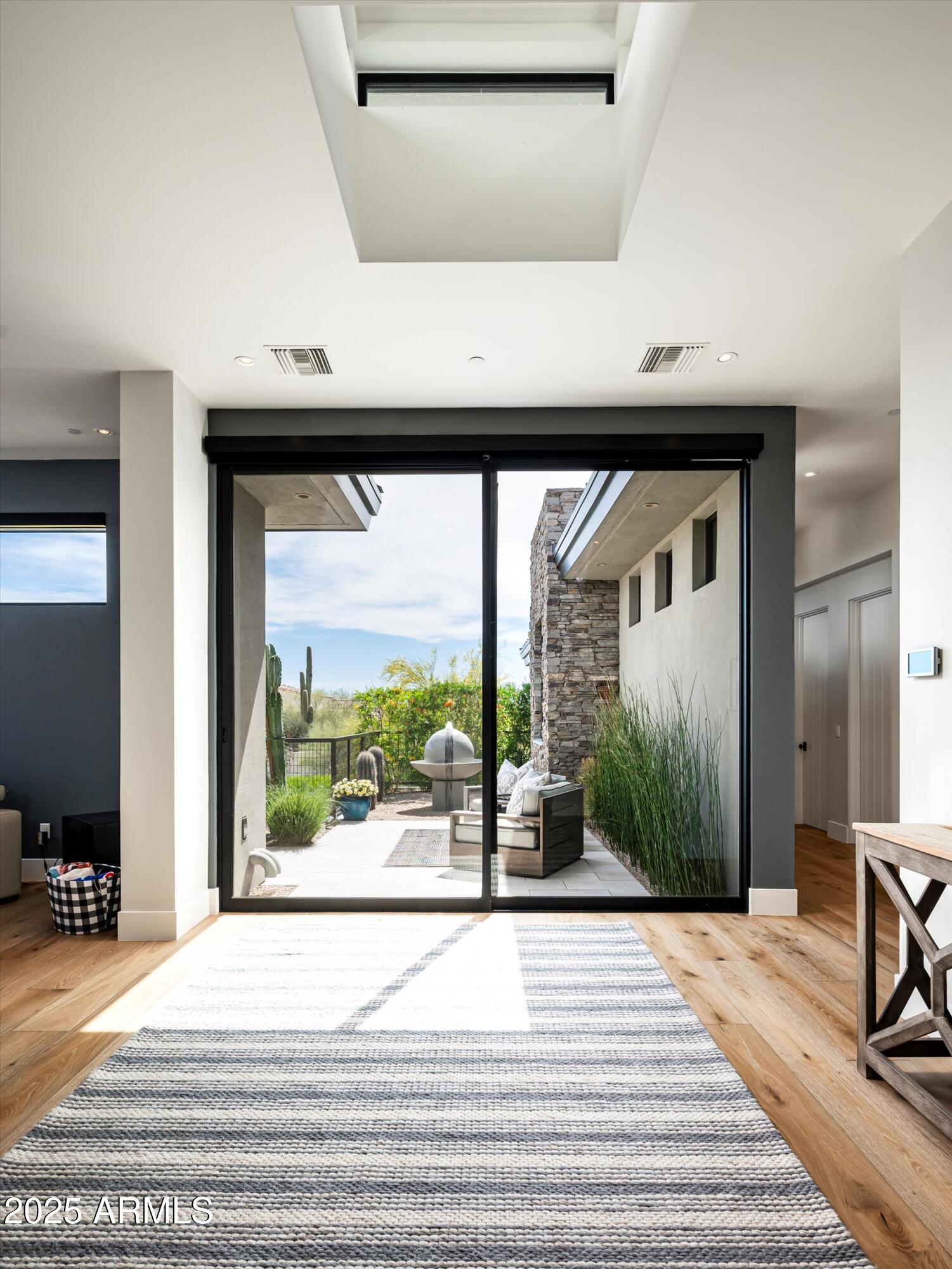 WHISPER ROCK - Residential