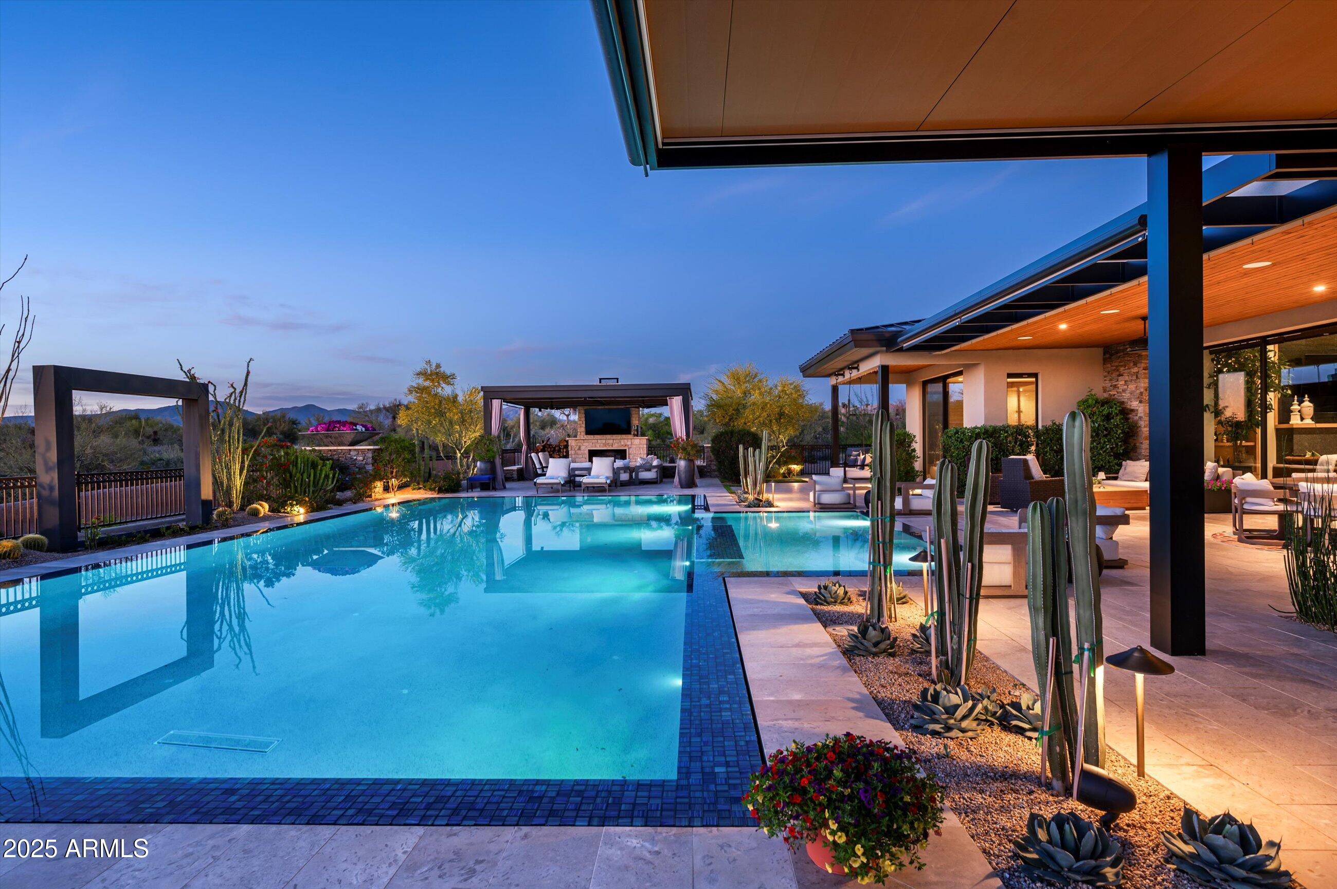 WHISPER ROCK - Residential