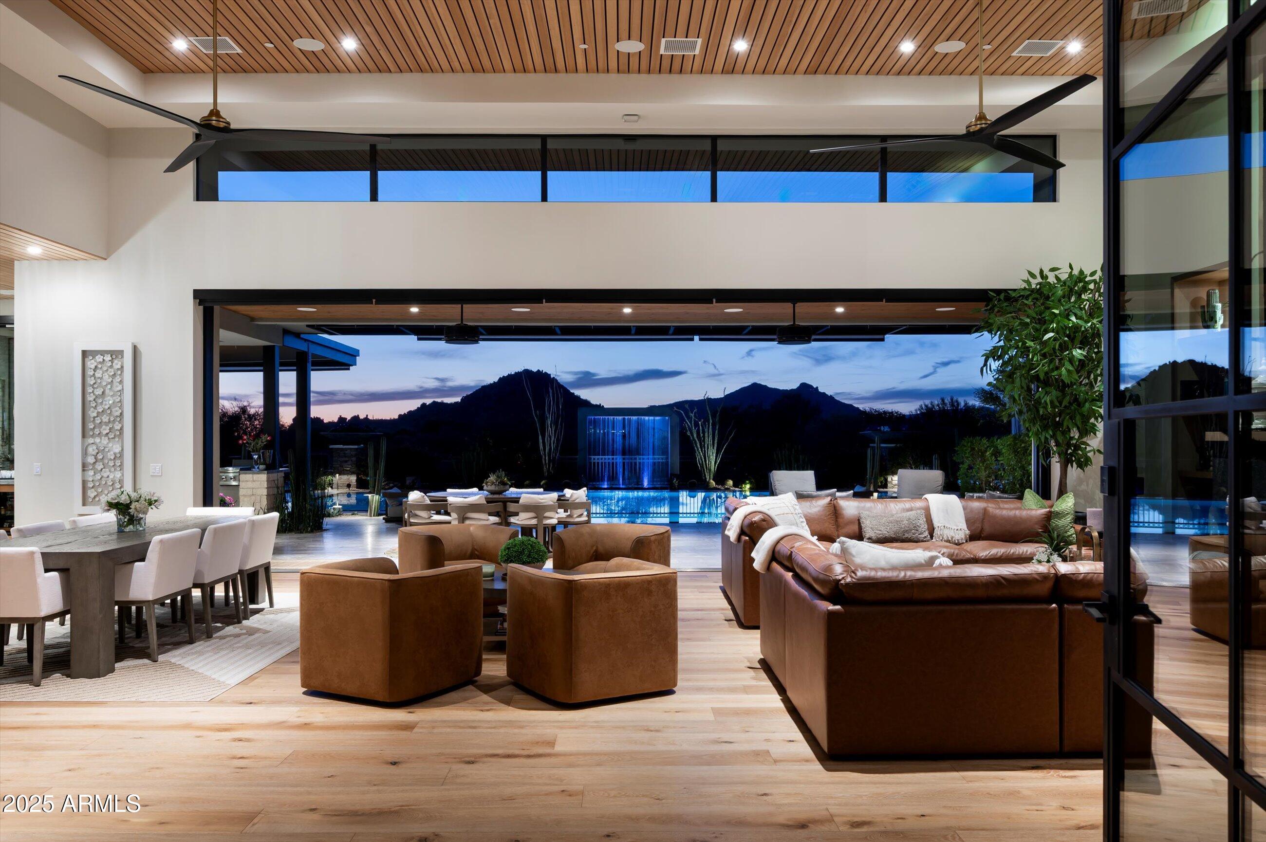 WHISPER ROCK - Residential