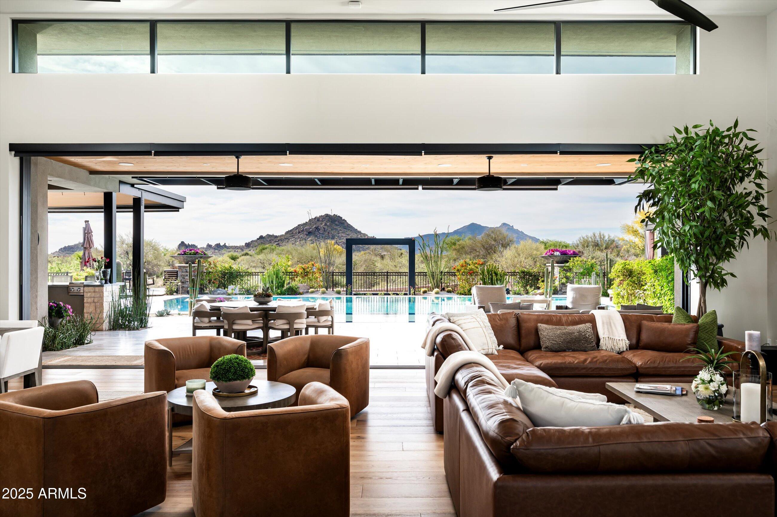 WHISPER ROCK - Residential