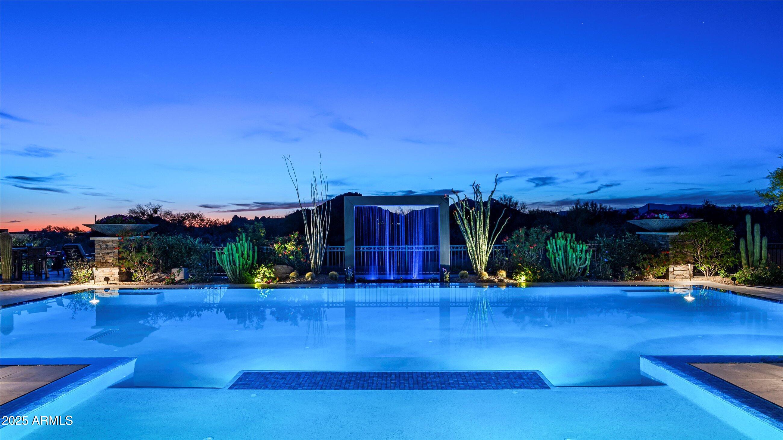 WHISPER ROCK - Residential
