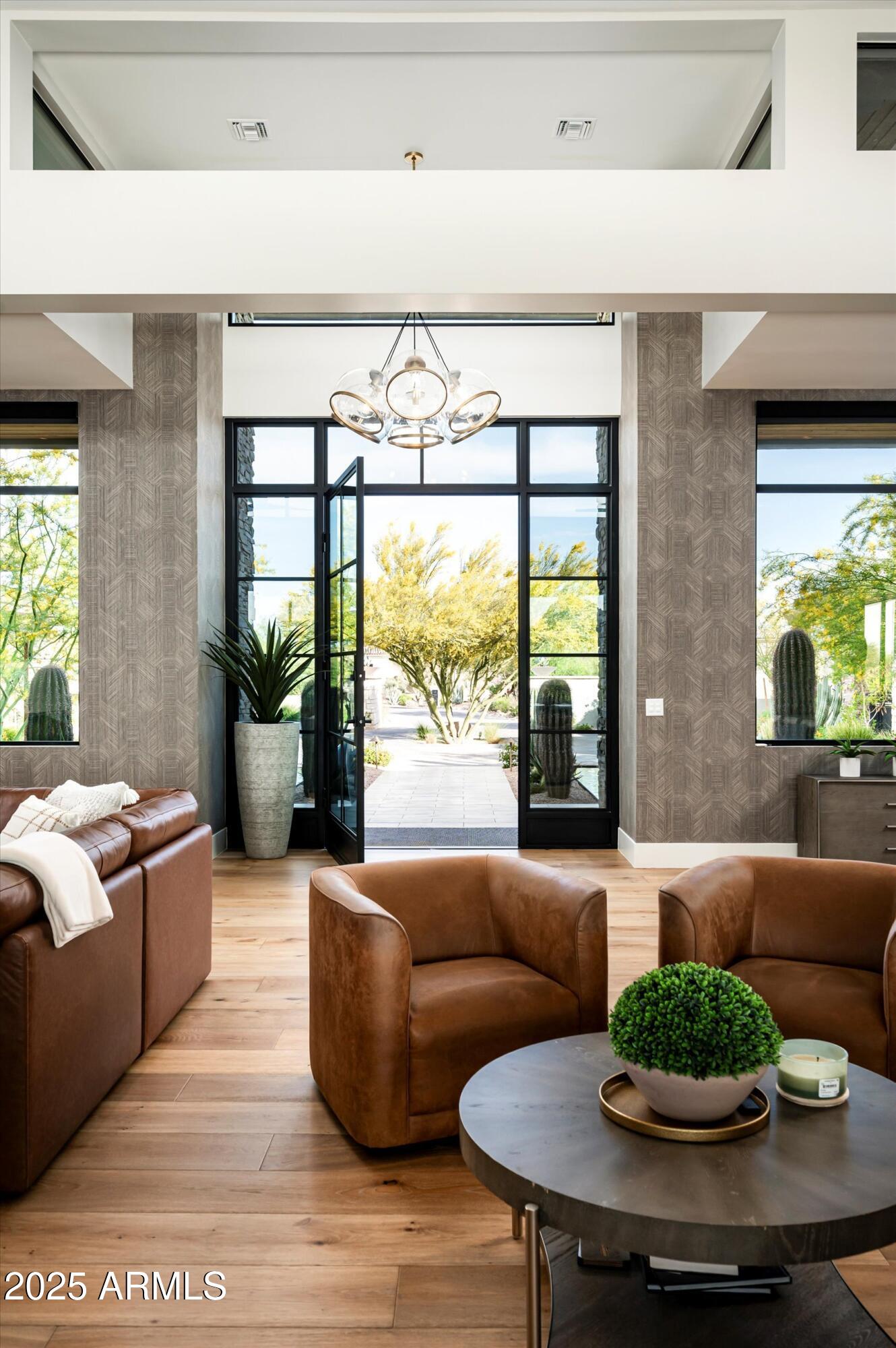 WHISPER ROCK - Residential