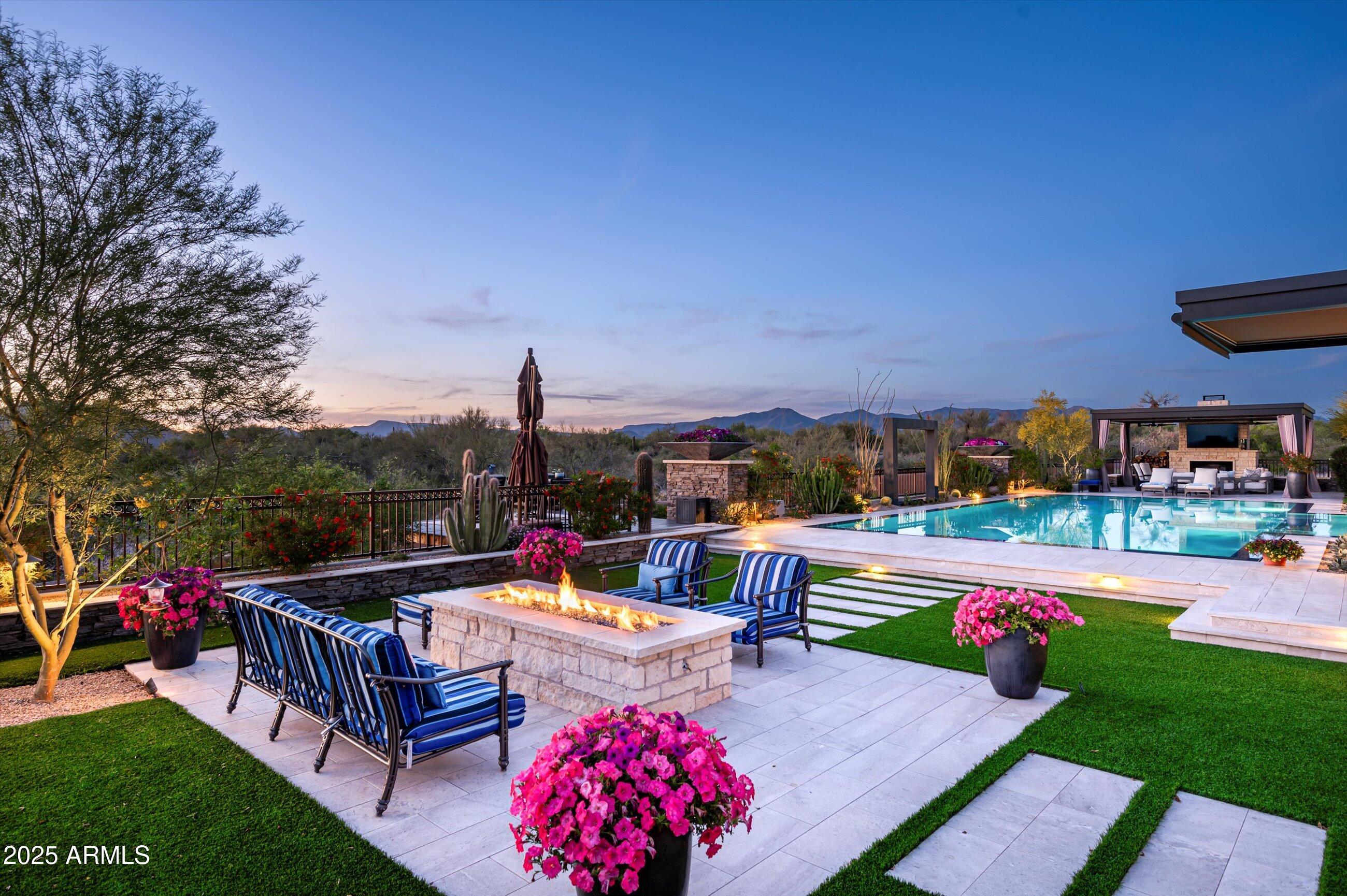 WHISPER ROCK - Residential