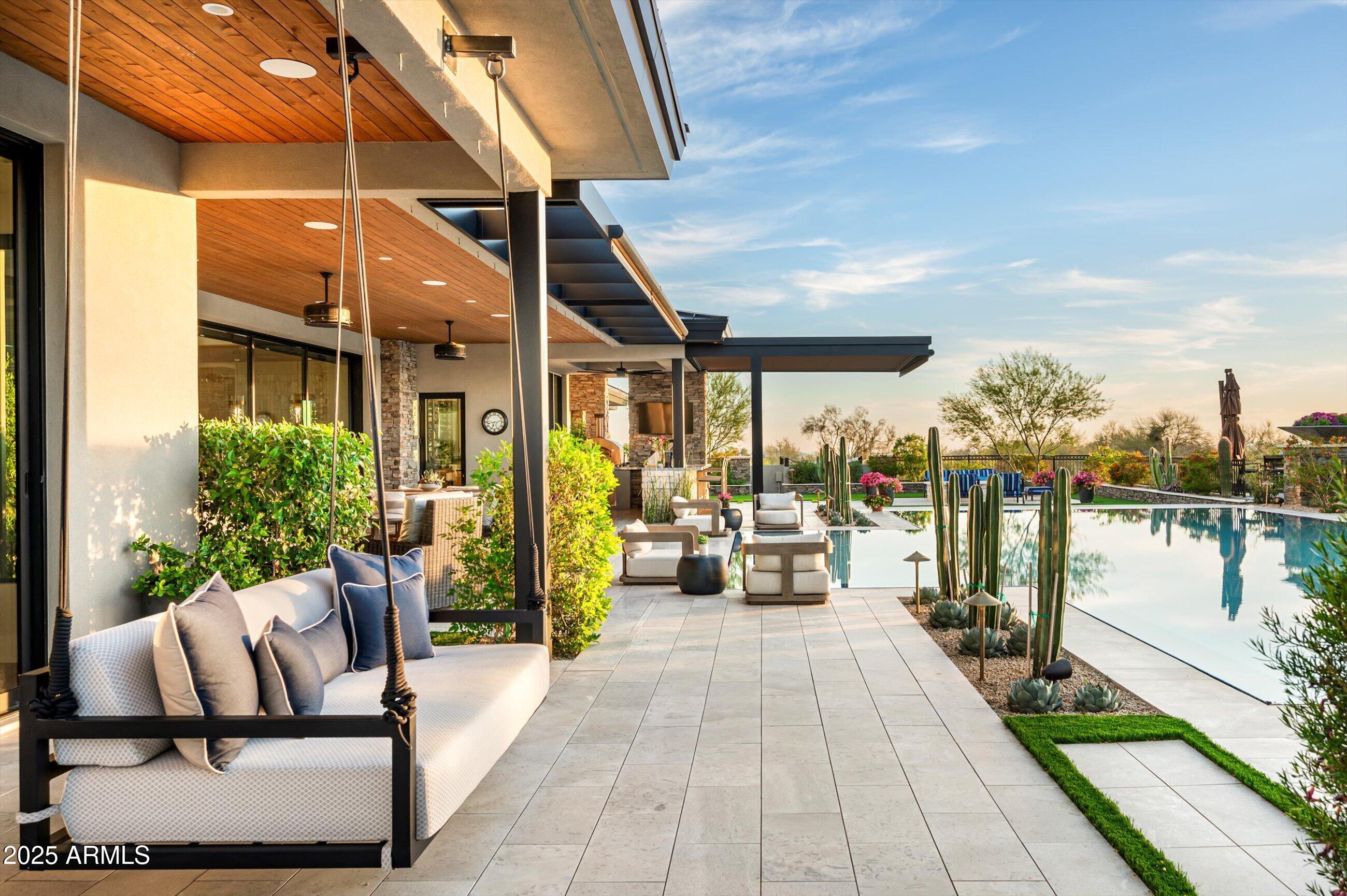WHISPER ROCK - Residential