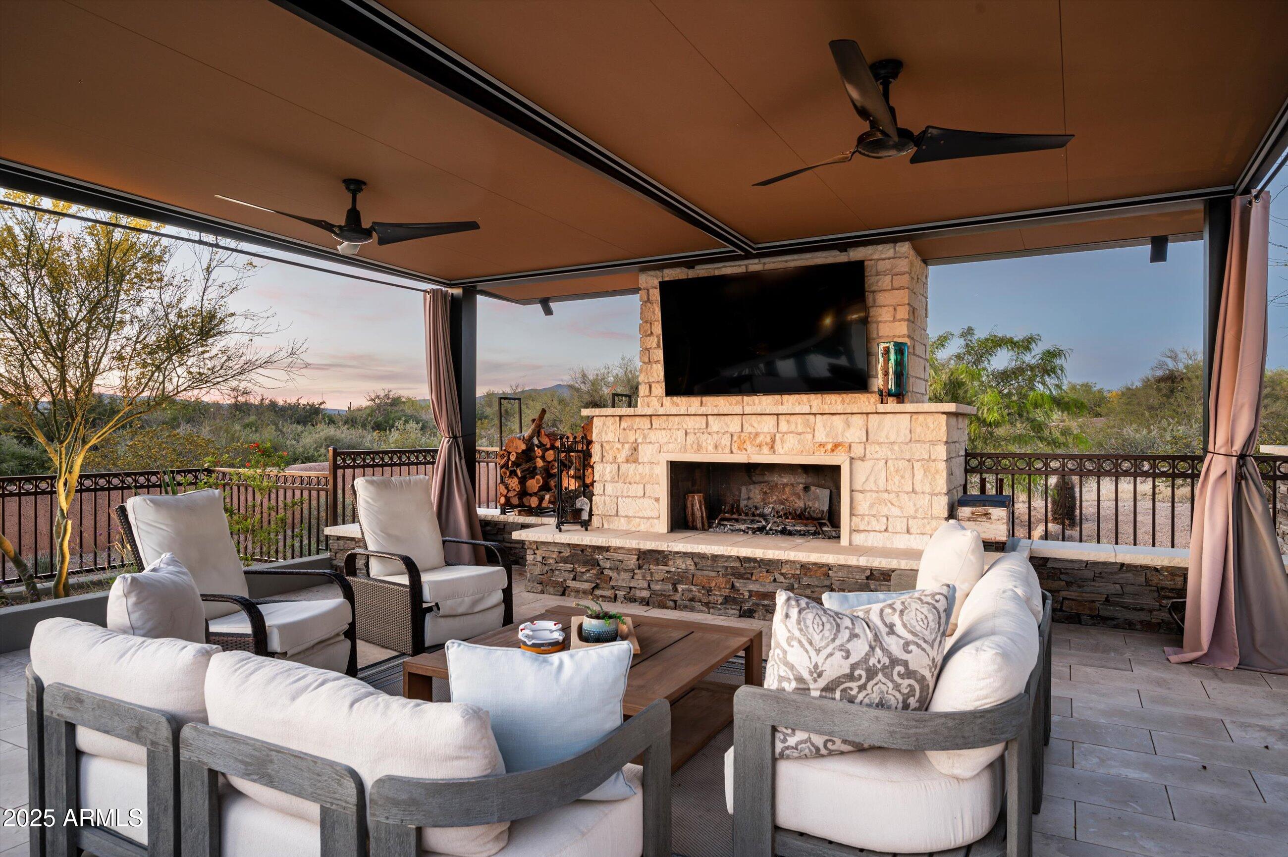 WHISPER ROCK - Residential