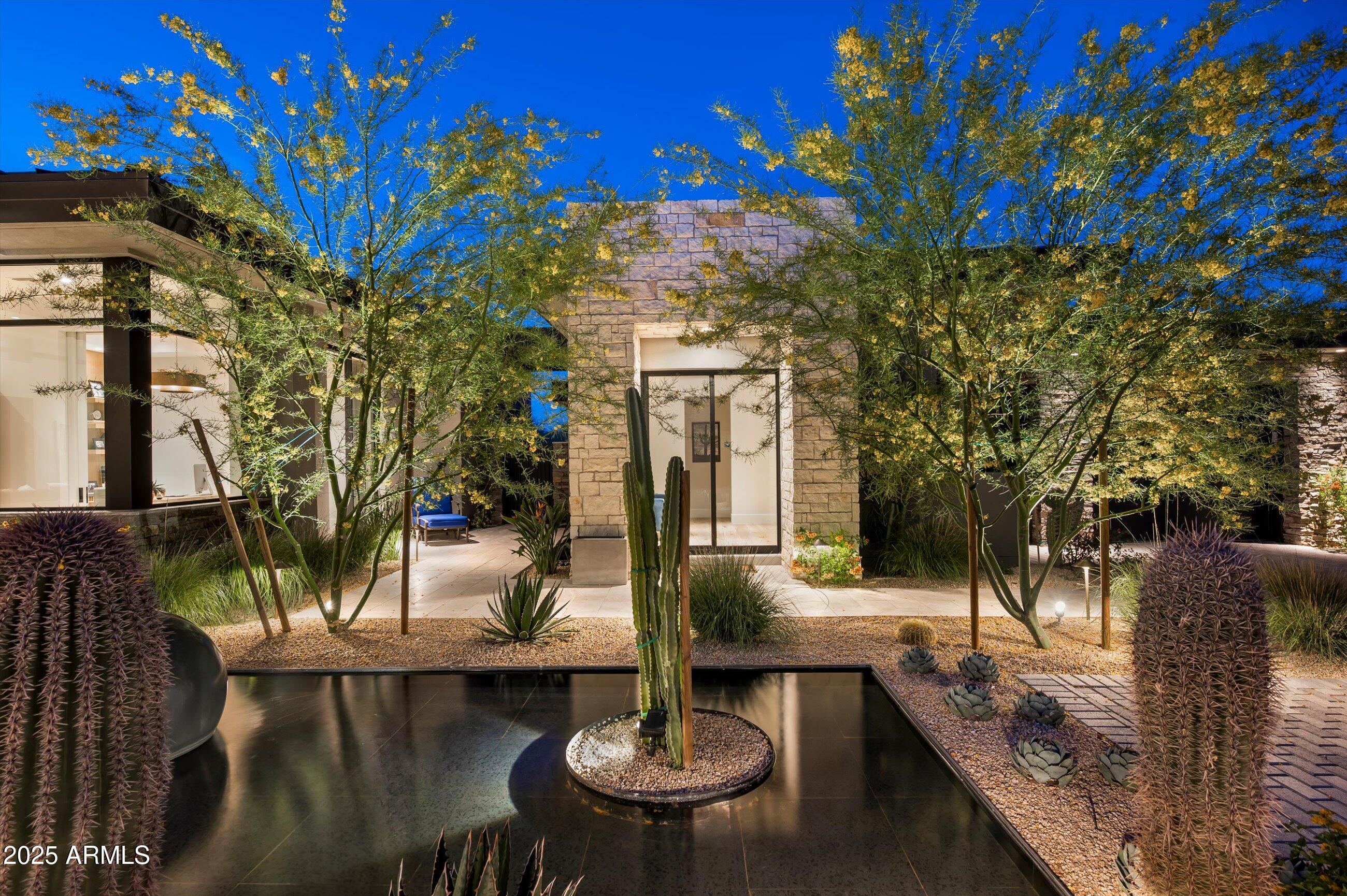 WHISPER ROCK - Residential