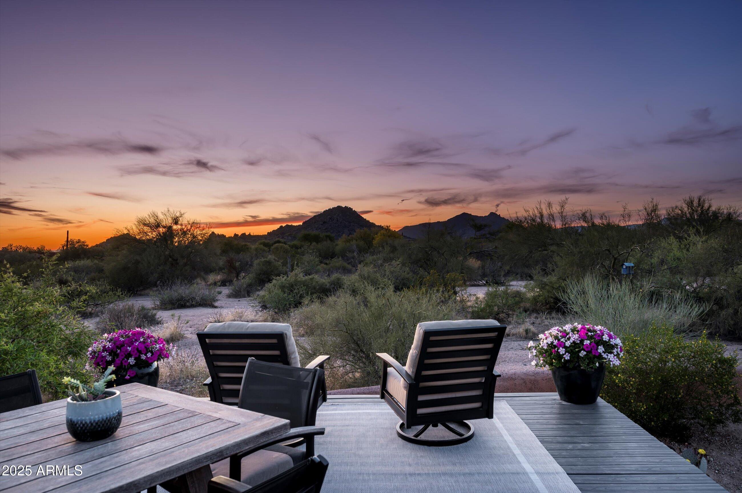 WHISPER ROCK - Residential