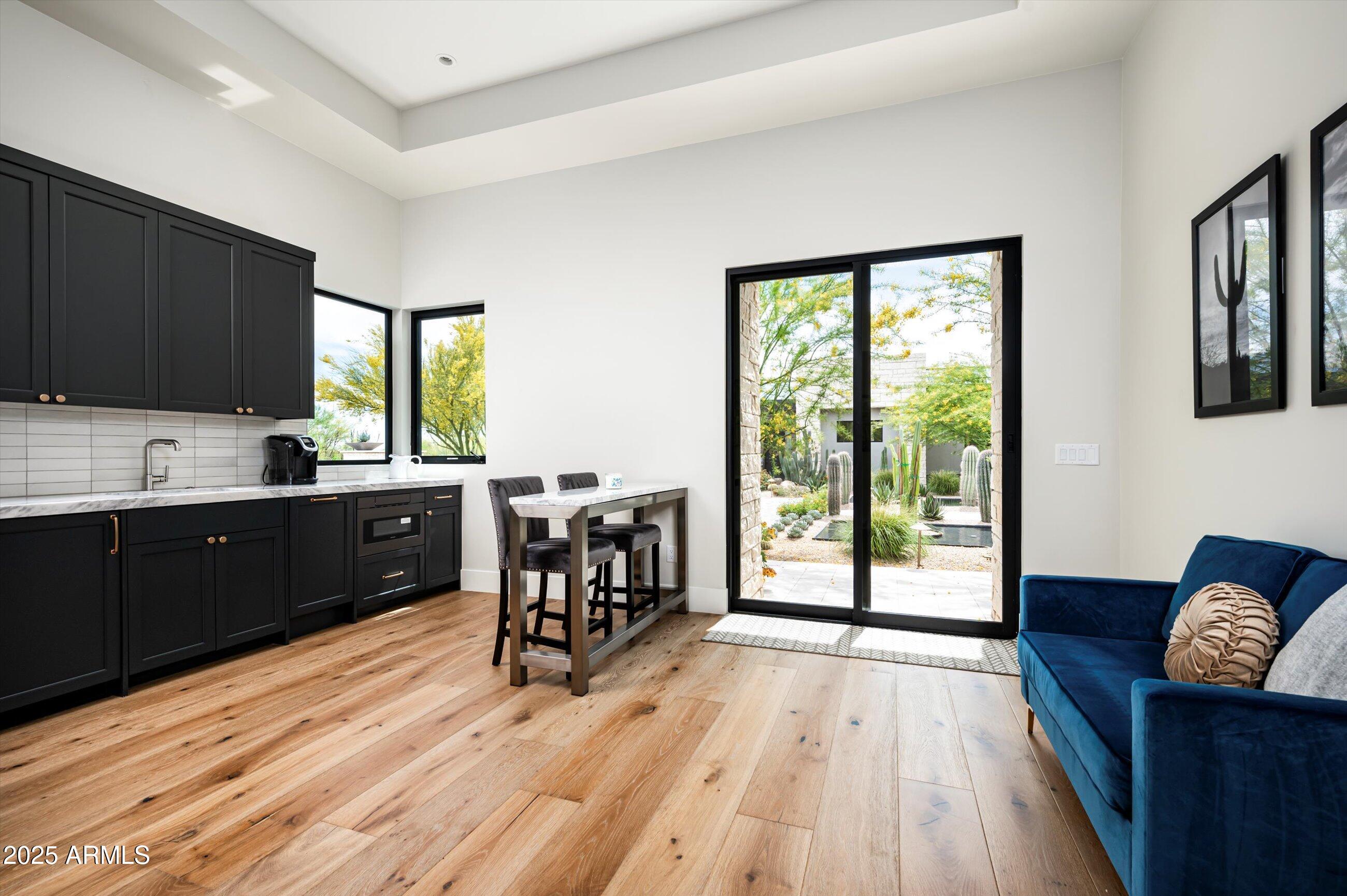 WHISPER ROCK - Residential