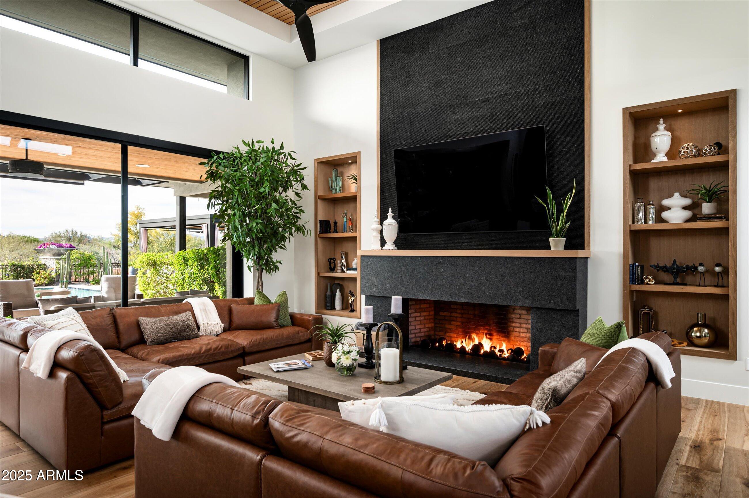 WHISPER ROCK - Residential