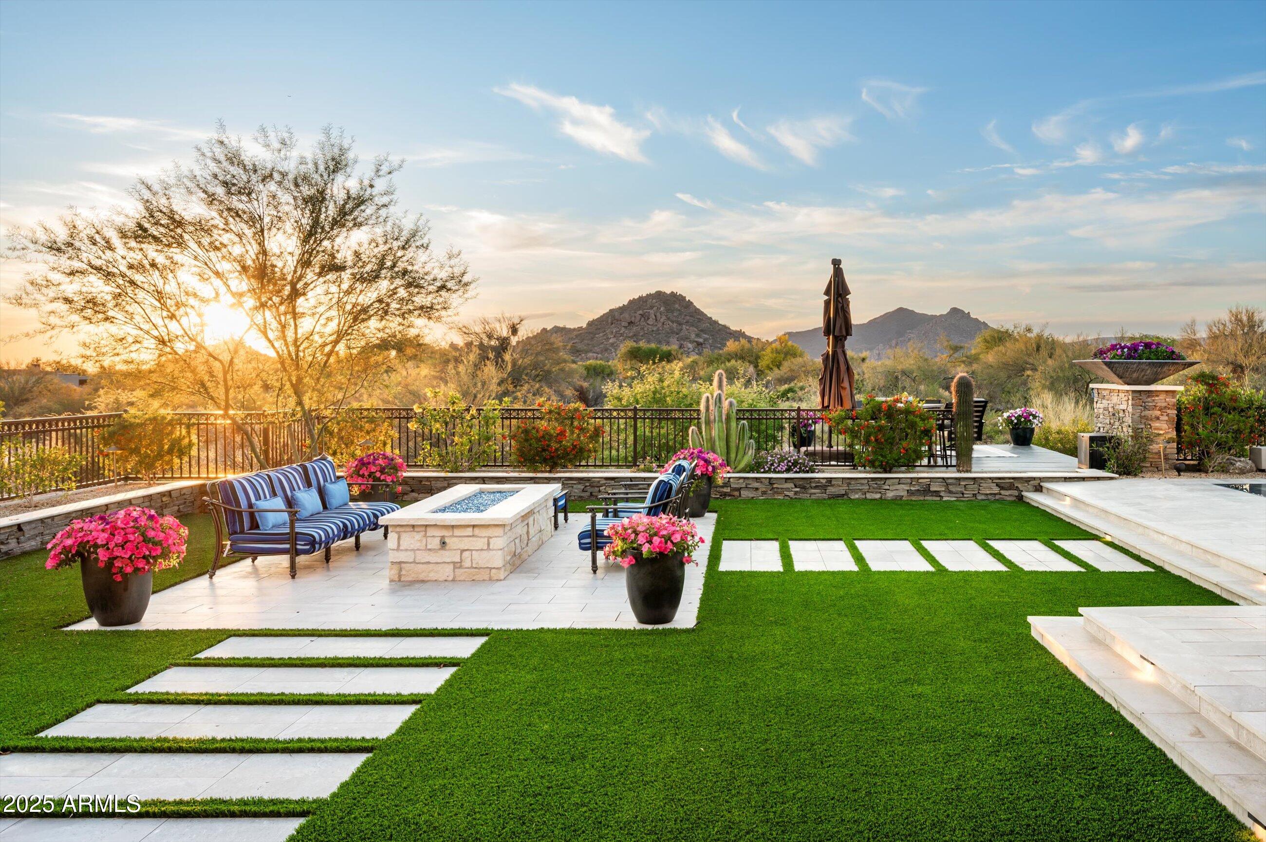 WHISPER ROCK - Residential