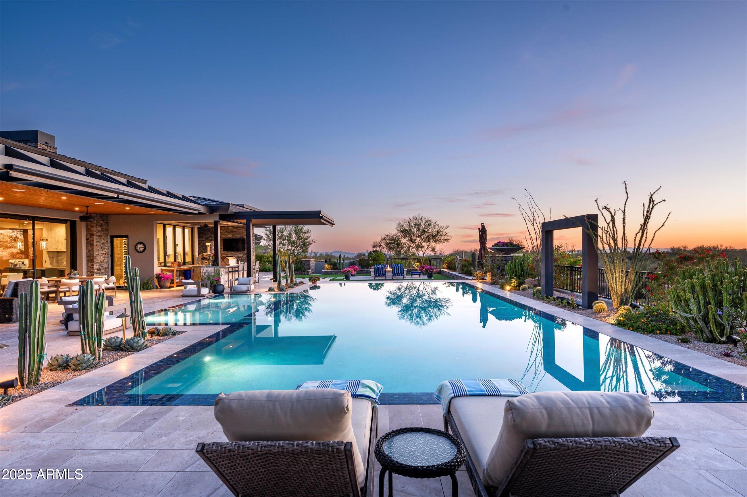 WHISPER ROCK - Residential
