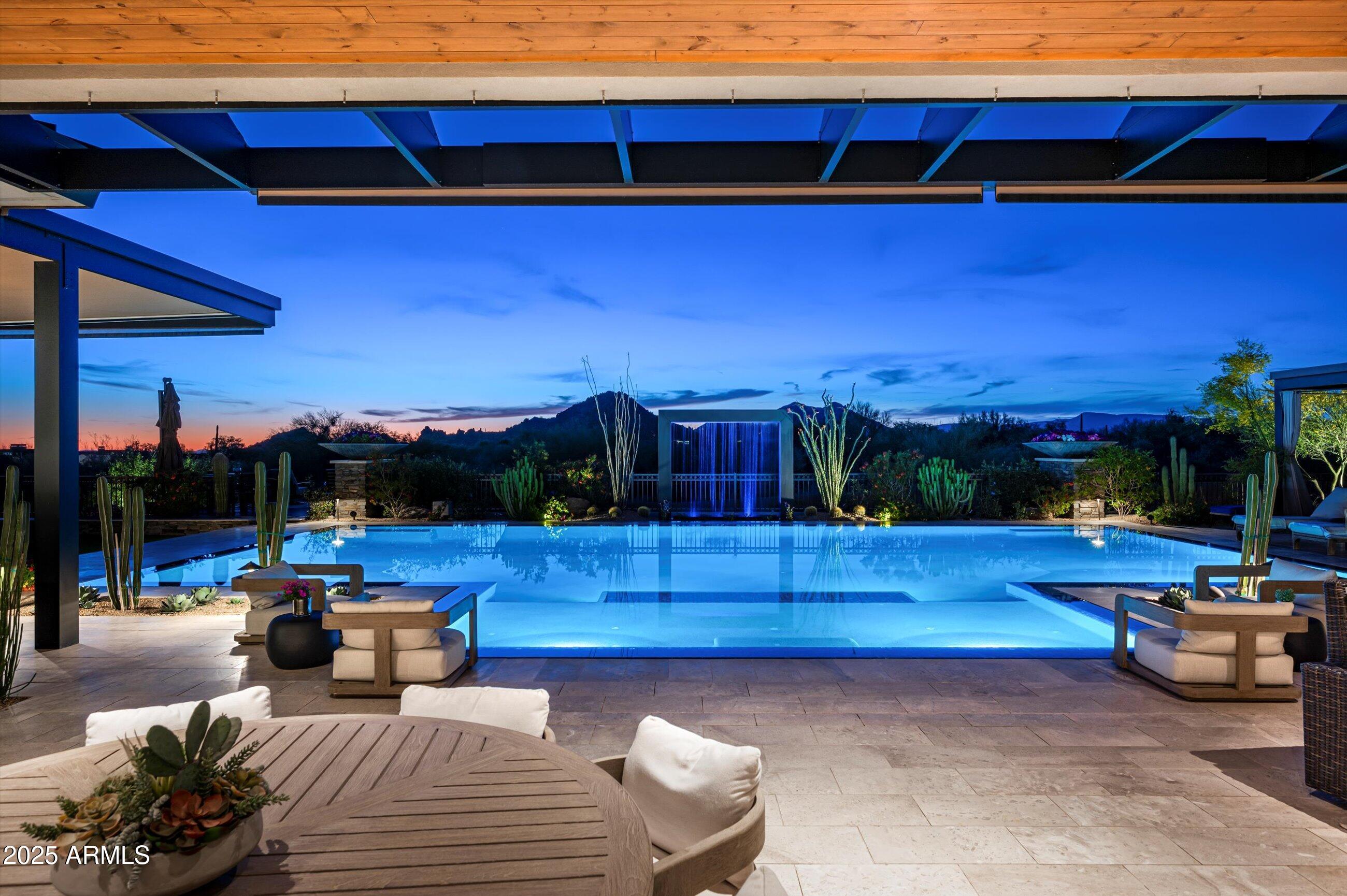 WHISPER ROCK - Residential