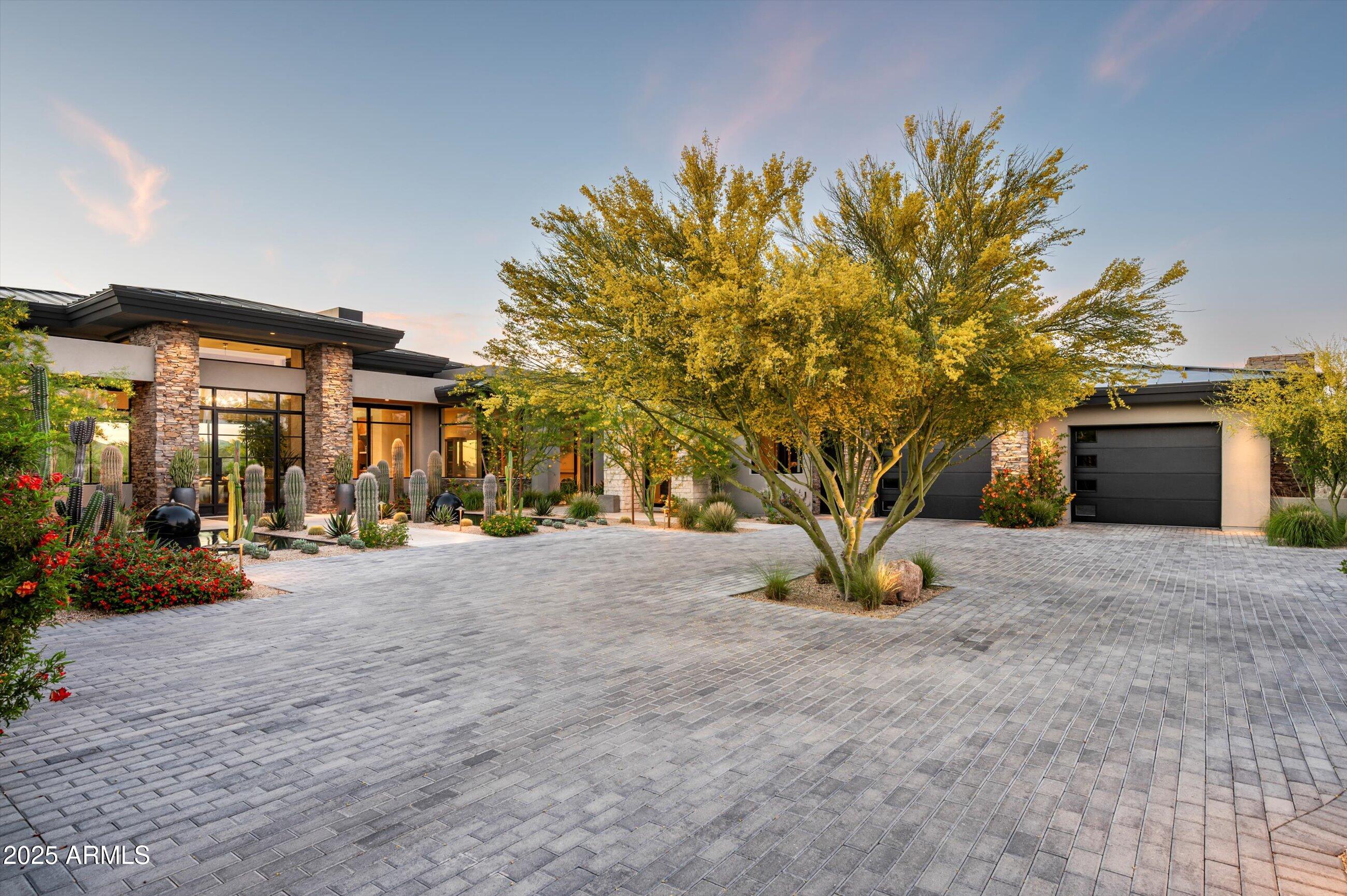 WHISPER ROCK - Residential