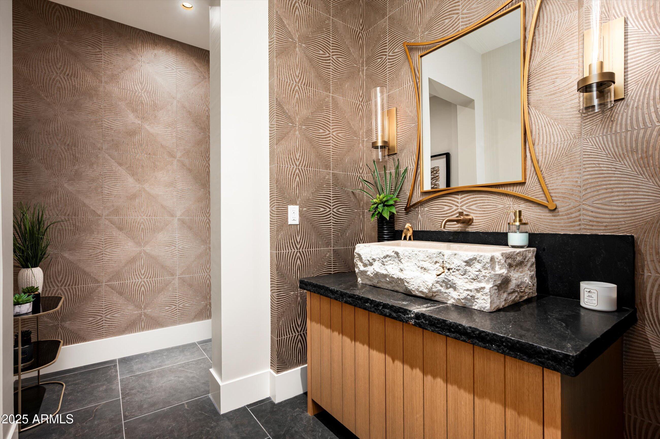 WHISPER ROCK - Residential