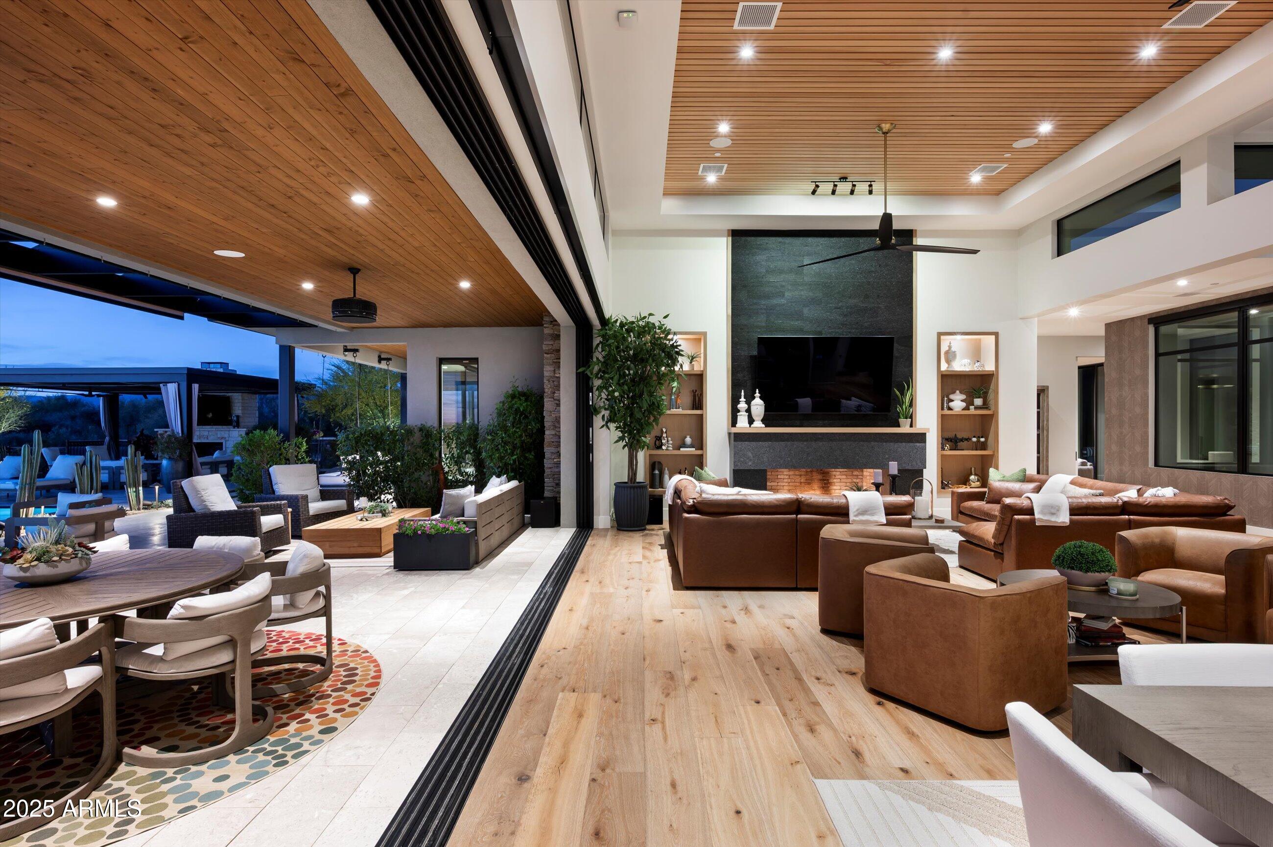WHISPER ROCK - Residential