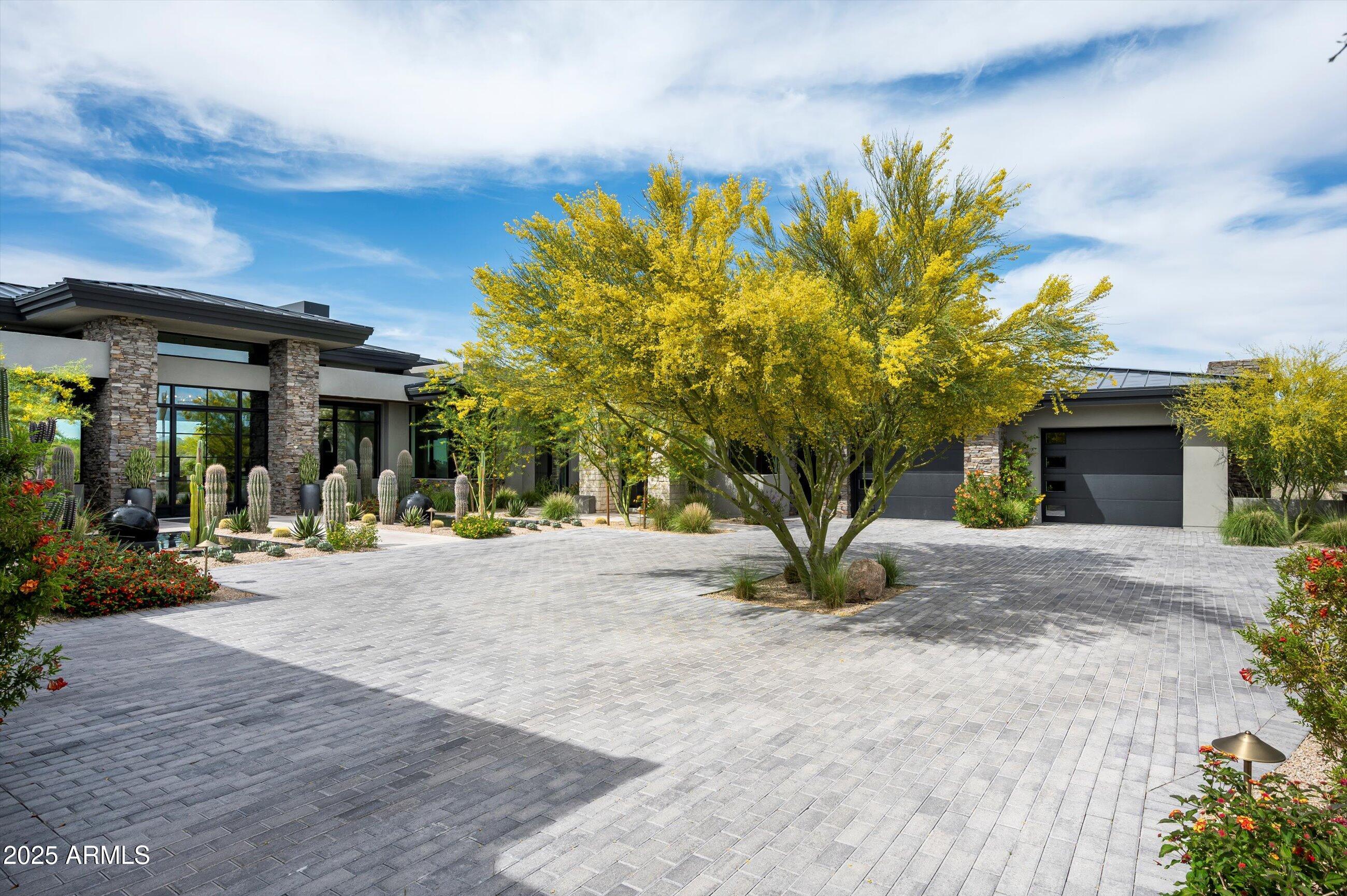 WHISPER ROCK - Residential
