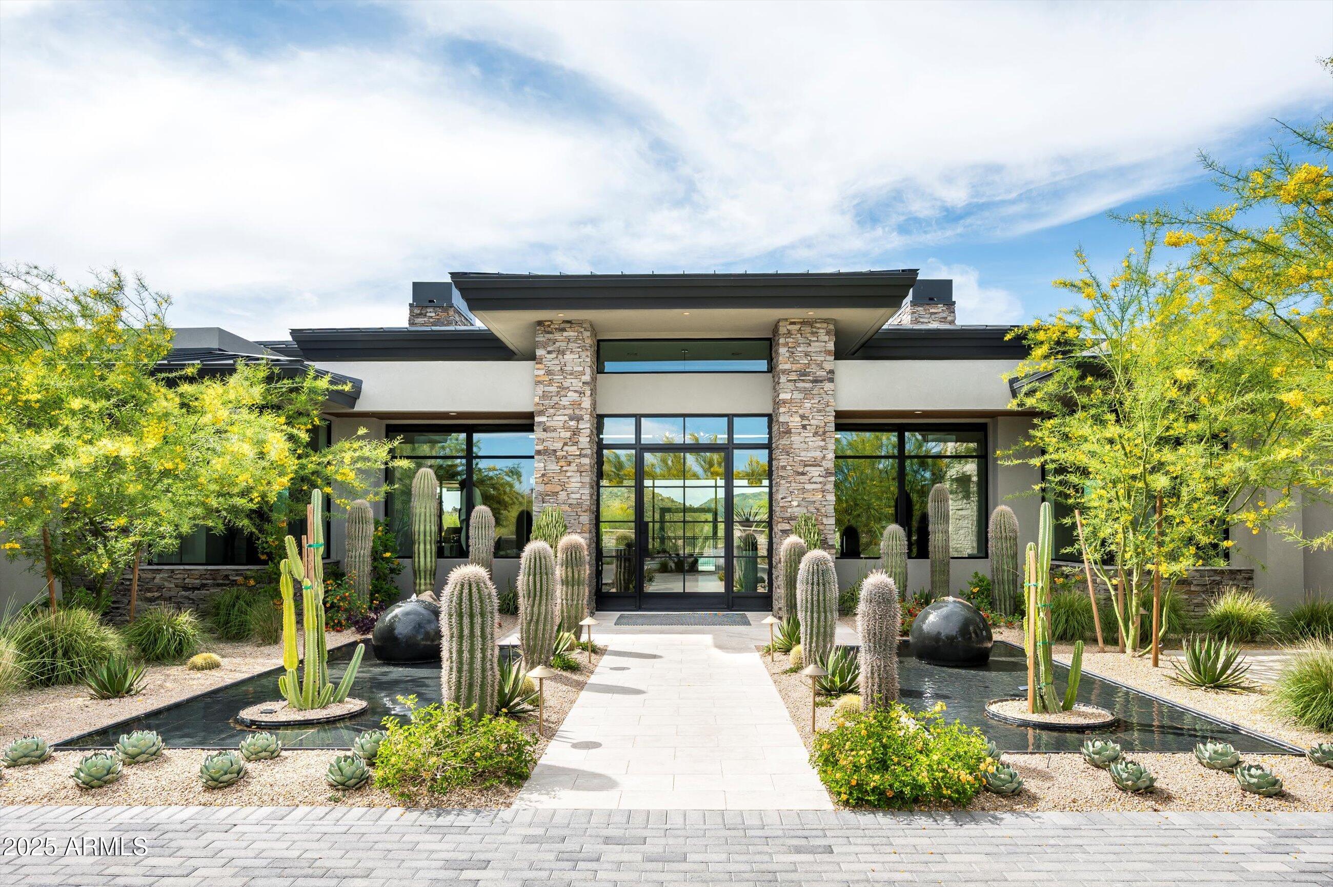 WHISPER ROCK - Residential